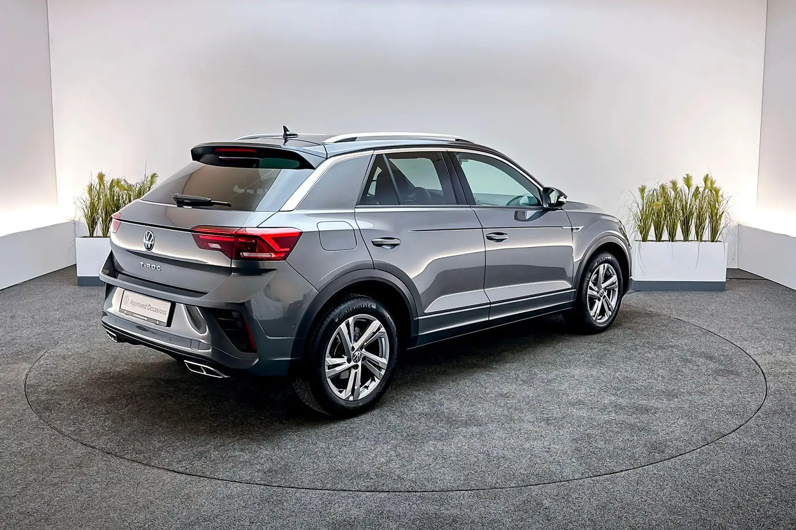 Volkswagen T-Roc 1.5 TSI 150pk DSG R-Line Edition | Afneembare Trek Gris - 2