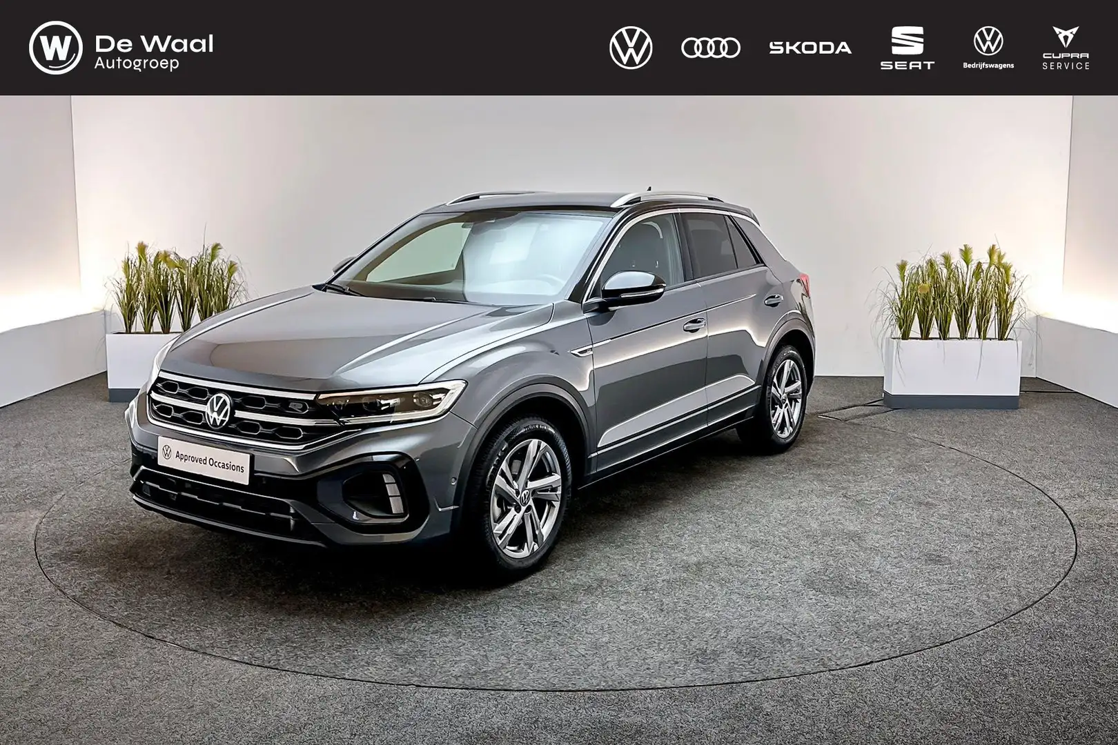 Volkswagen T-Roc 1.5 TSI 150pk DSG R-Line Edition | Afneembare Trek Gris - 1