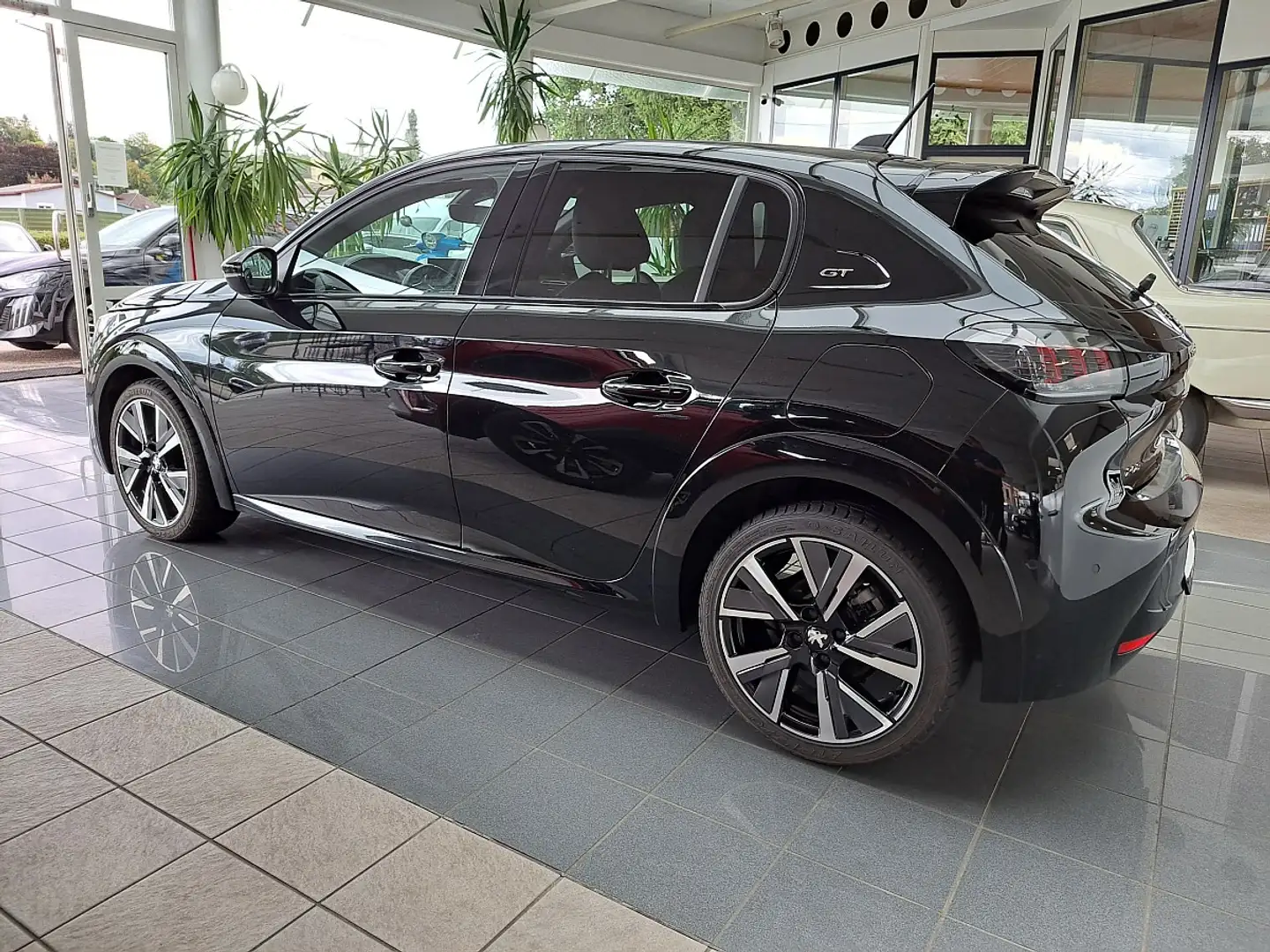 Peugeot 208 GT PureTech 100 S&S EAT8 Aut. Schwarz - 2