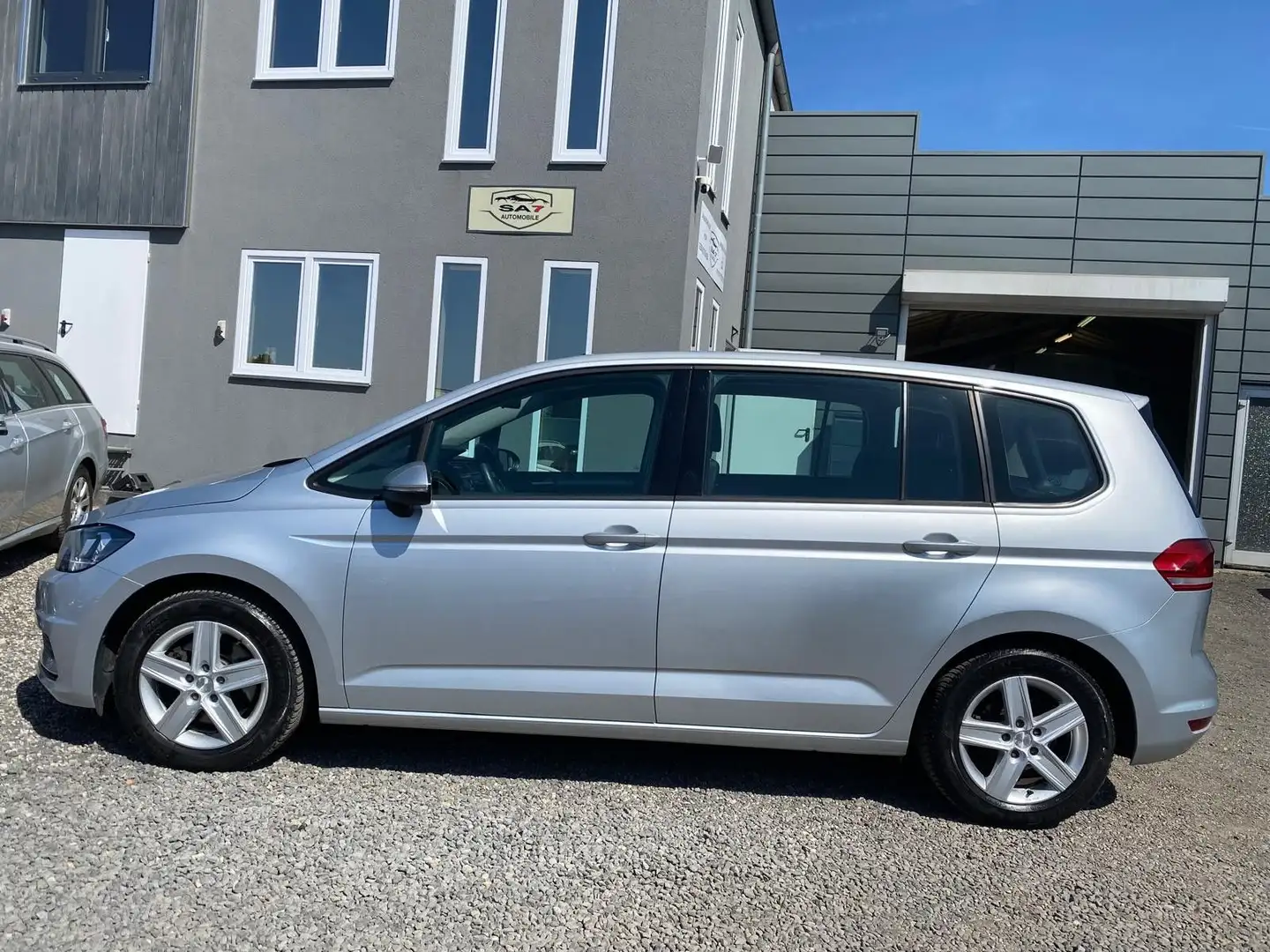 Volkswagen Touran Trendline BMT*1.HD*7Sitz*AHK*Navi*TüvNeu Argento - 1
