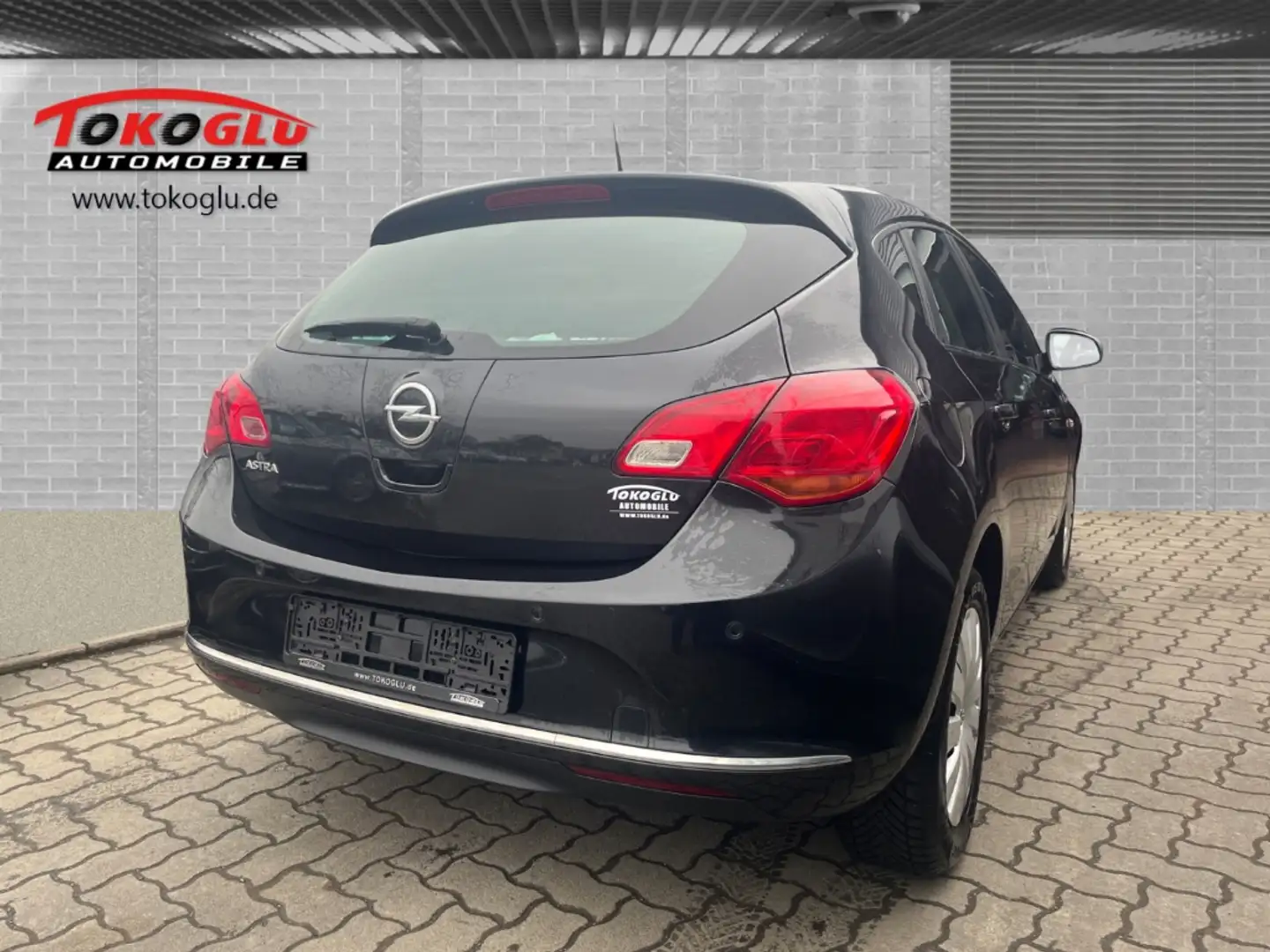 Opel Astra J Edition 1.6 Temp PDC GA Klima el.SP Spieg. behei Schwarz - 2