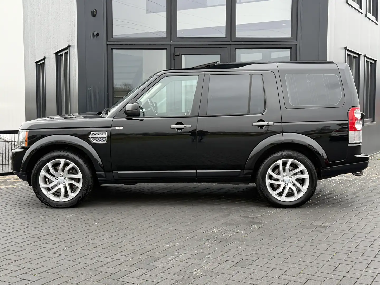 Land Rover Discovery 3.0 SDV6 HSE 7 pers. | Luchtvering | Youngtimer Zwart - 2