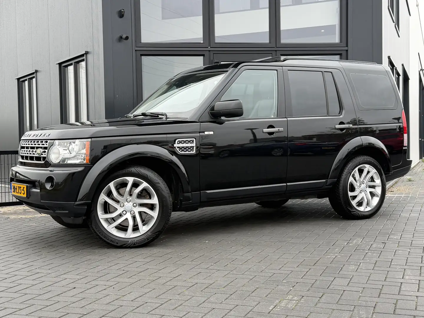 Land Rover Discovery 3.0 SDV6 HSE 7 pers. | Luchtvering | Youngtimer Zwart - 1