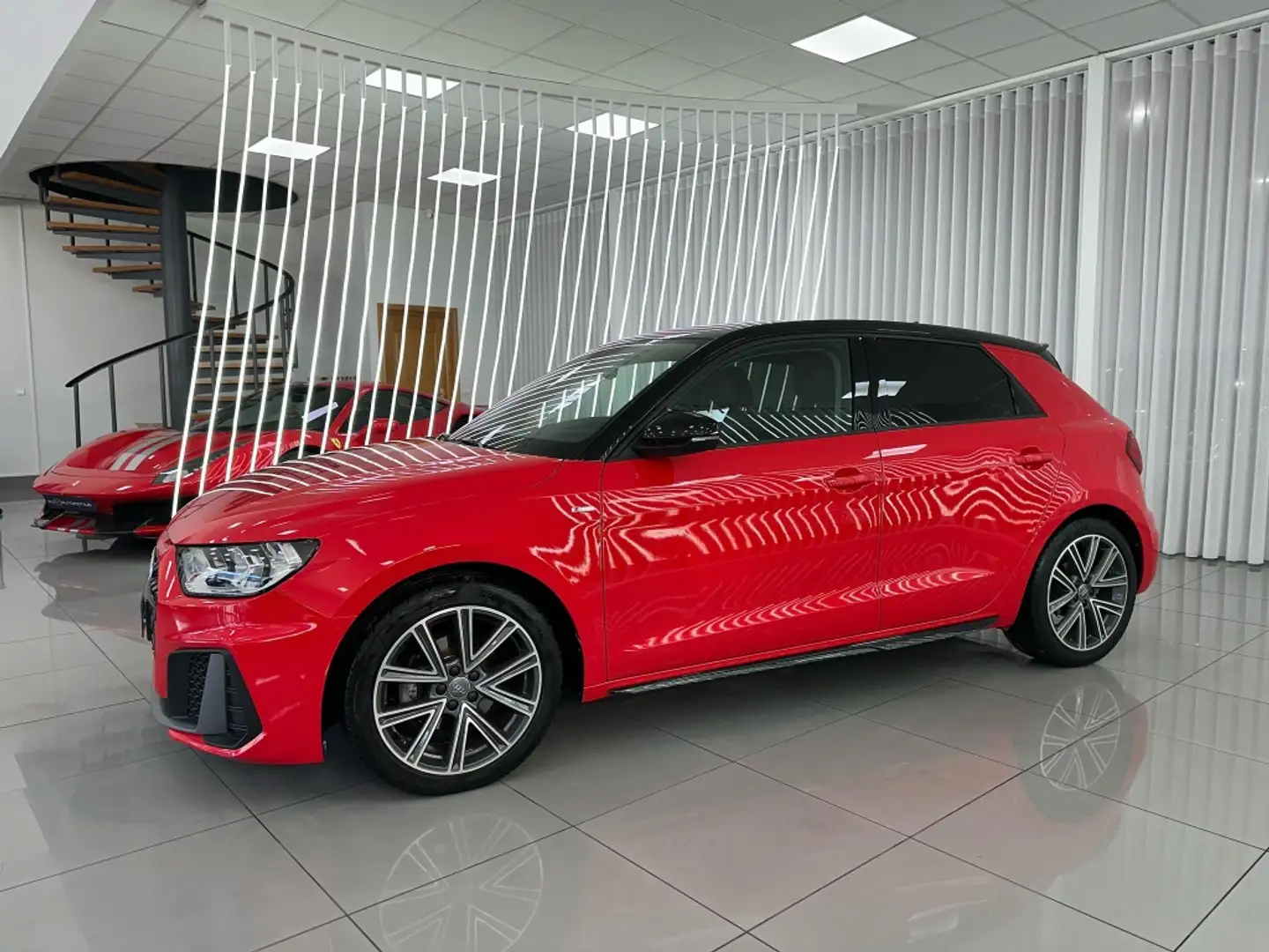 Audi A1 Sportback 30 TFSI S line Rojo - 2