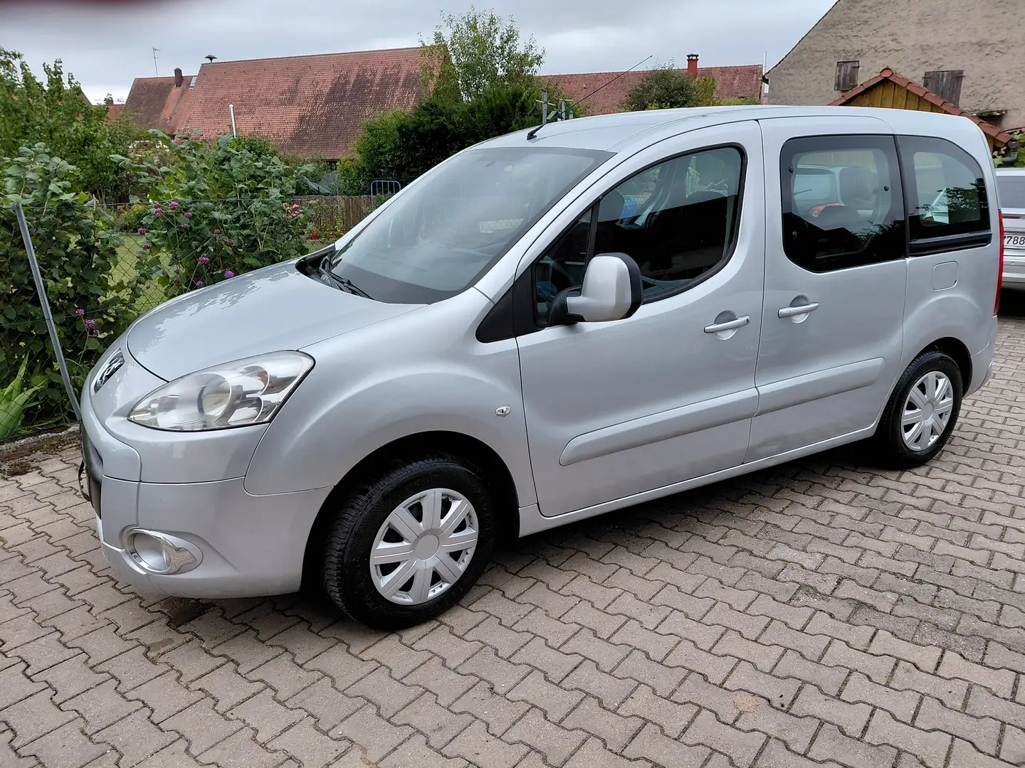 Peugeot Partner Tepee 120 VTi Tendance 2HD, Tüv 9/27 Scheckh. Silber - 1