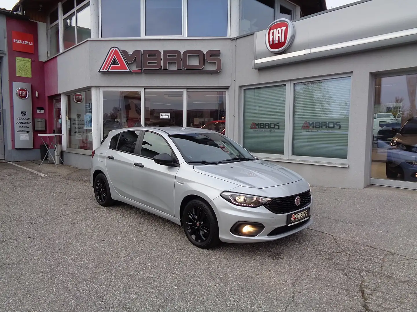 Fiat Tipo 1,4 16V 95 Street Benzin 1. BESITZ! 35.500KM! +... Silber - 1