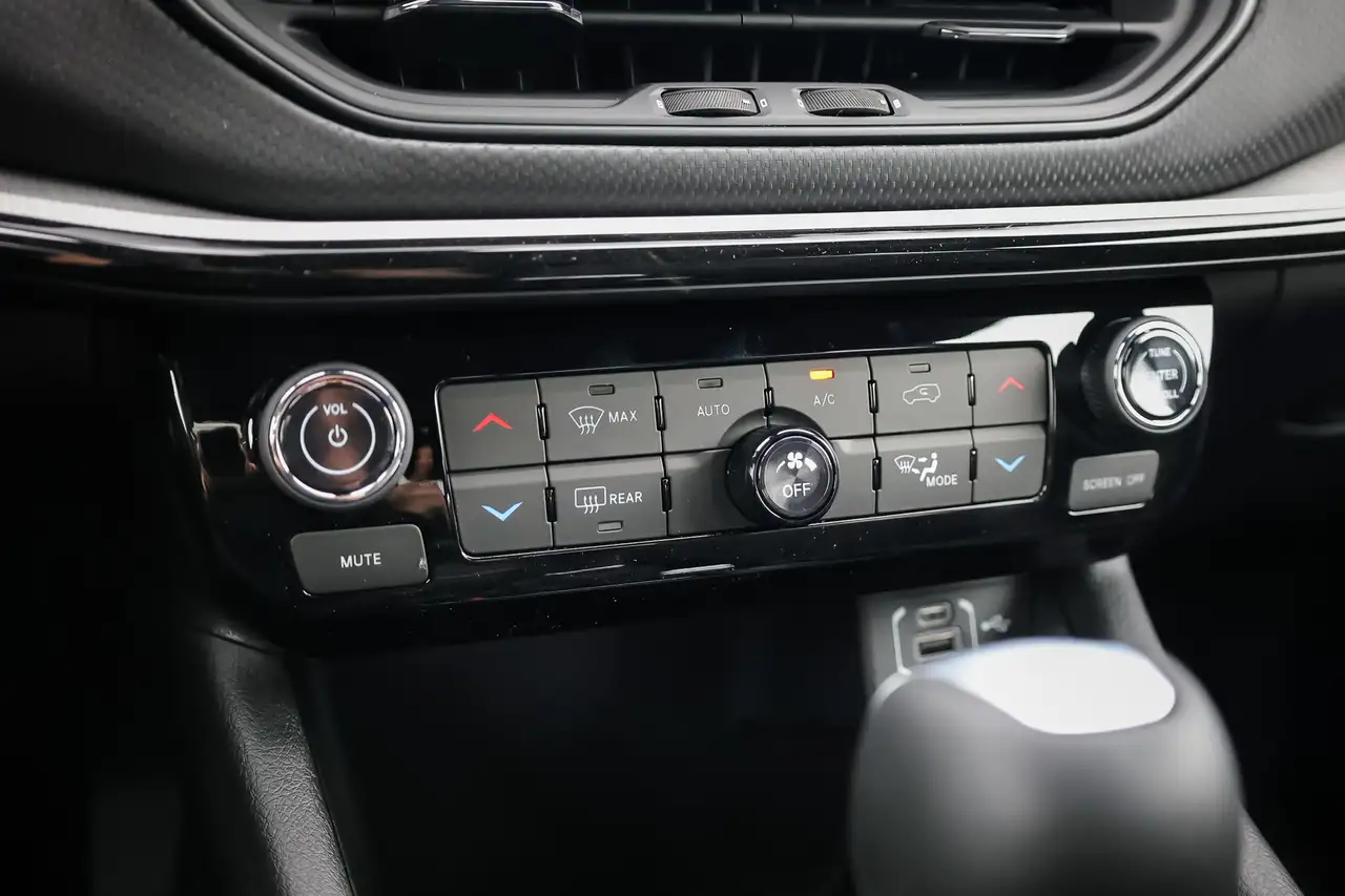 Jeep Compass photo Jeep Compass