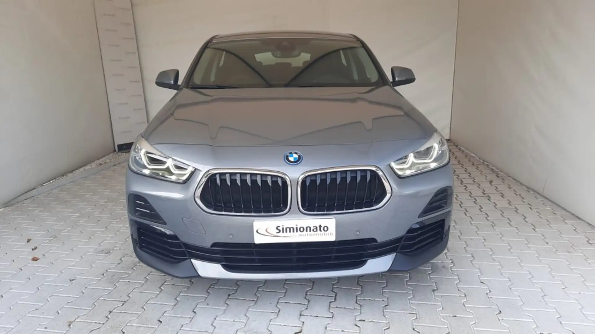 BMW X2 xDrive25e Business-X Grigio - 2