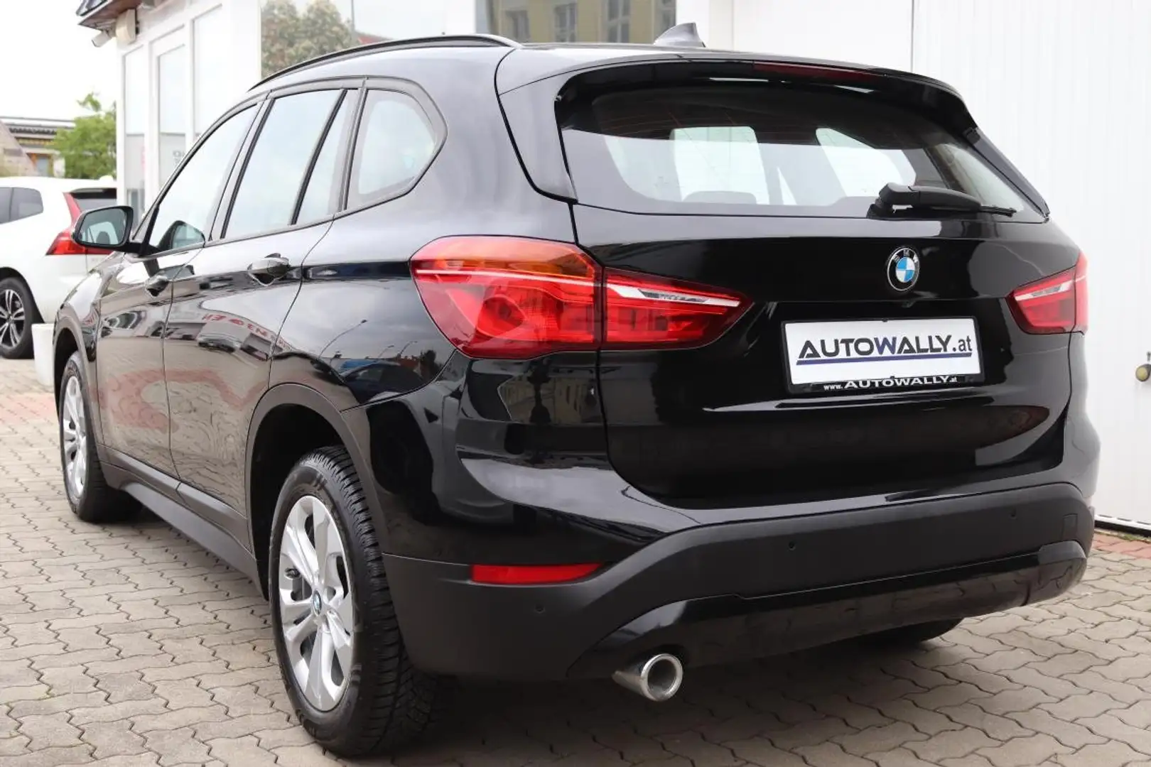 BMW X1 sDrive16d Advantage Aut. Noir - 2