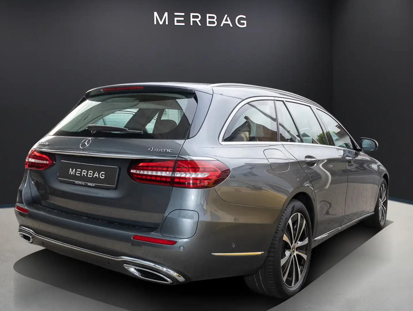 Mercedes-Benz E 300 de 4MATIC T-Modell SpurW ParkAss. LED LM Gris - 2