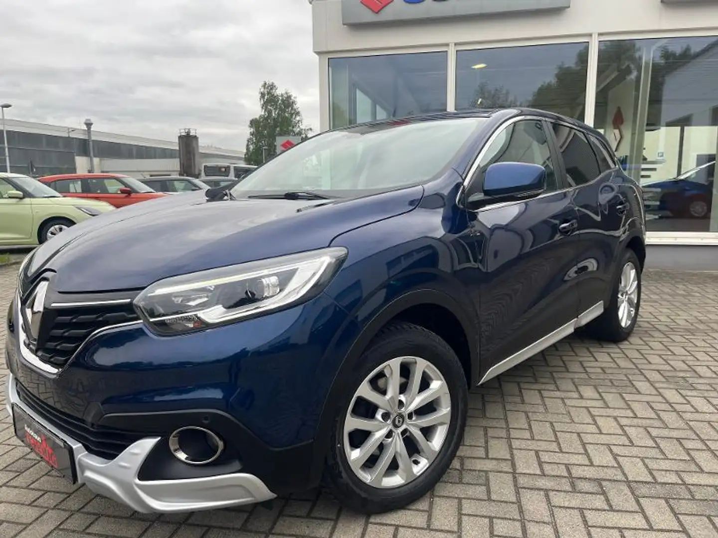 Renault Kadjar 131 PS mit A-H-K Blau - 1