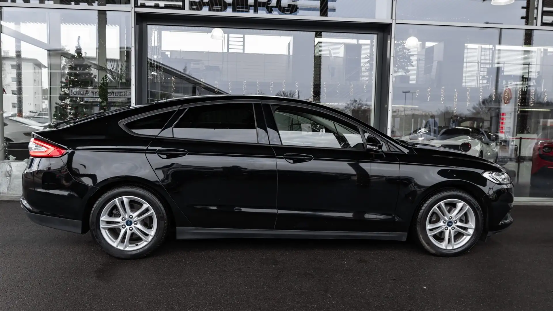 Ford Mondeo 1.5 ECOBOOST *RENTNERFAHRZEUG*NAVI*PDC* Schwarz - 2