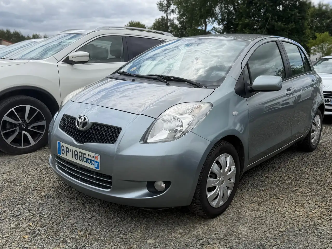 Toyota Yaris Yaris — photo 2