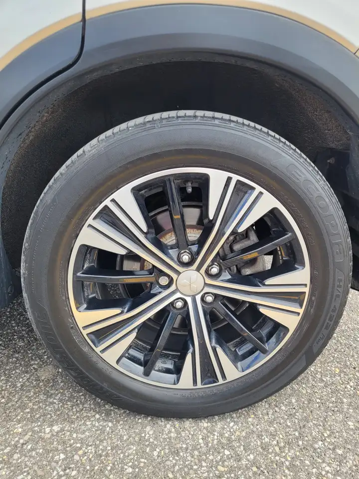 Mitsubishi Eclipse Cross снимка Mitsubishi Eclipse Cross