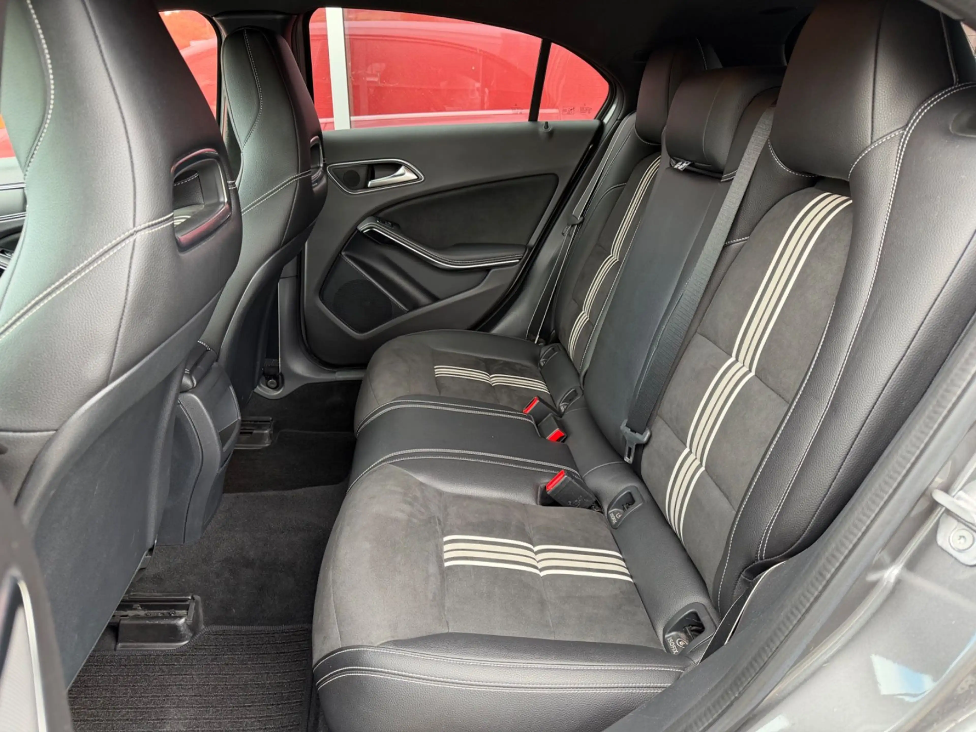 Mercedes-Benz A 250 4M AMG LINE EDITION /LED/DISTRONIC/LEDER — photo 12