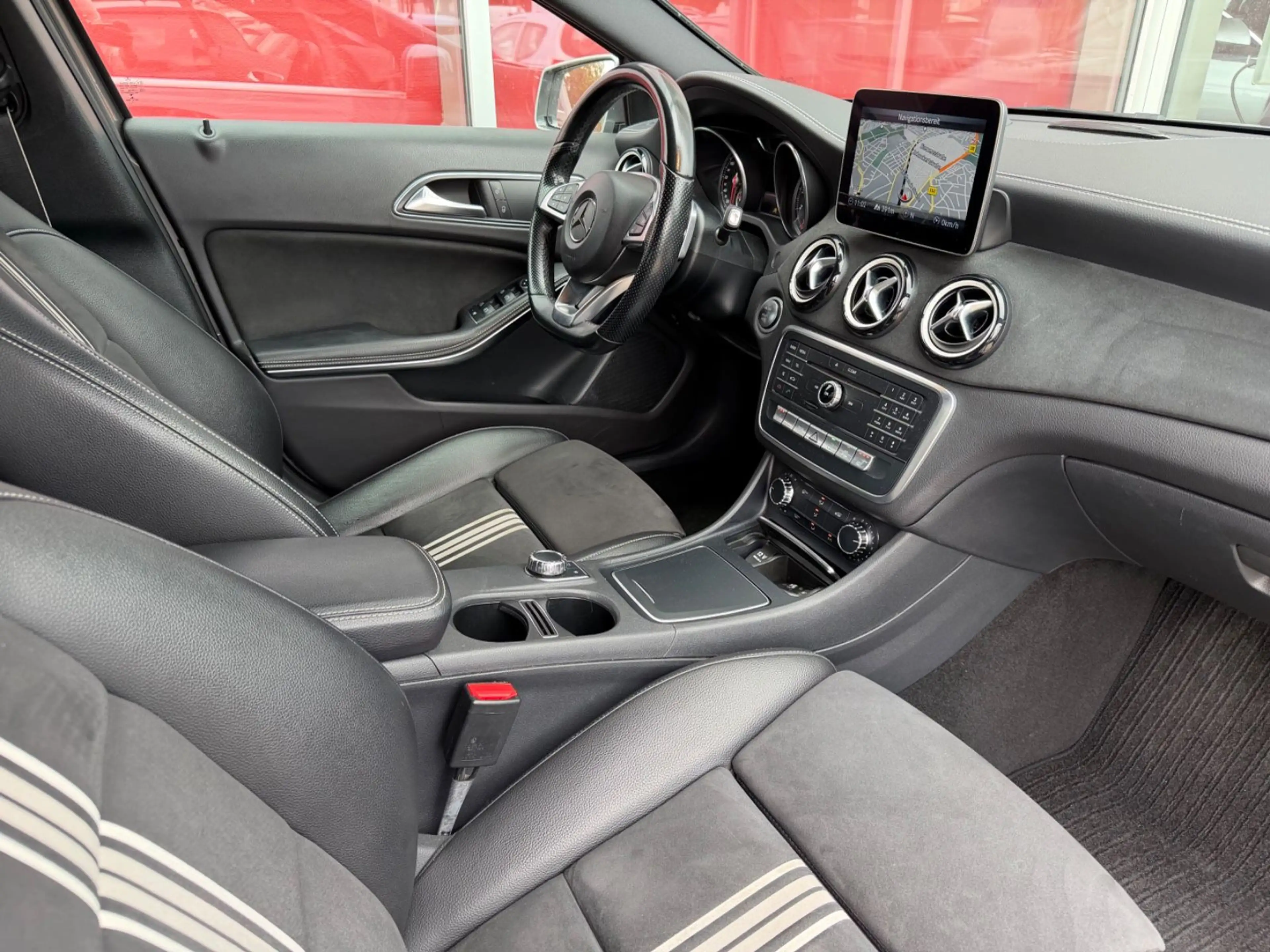 Mercedes-Benz A 250 4M AMG LINE EDITION /LED/DISTRONIC/LEDER — photo 8