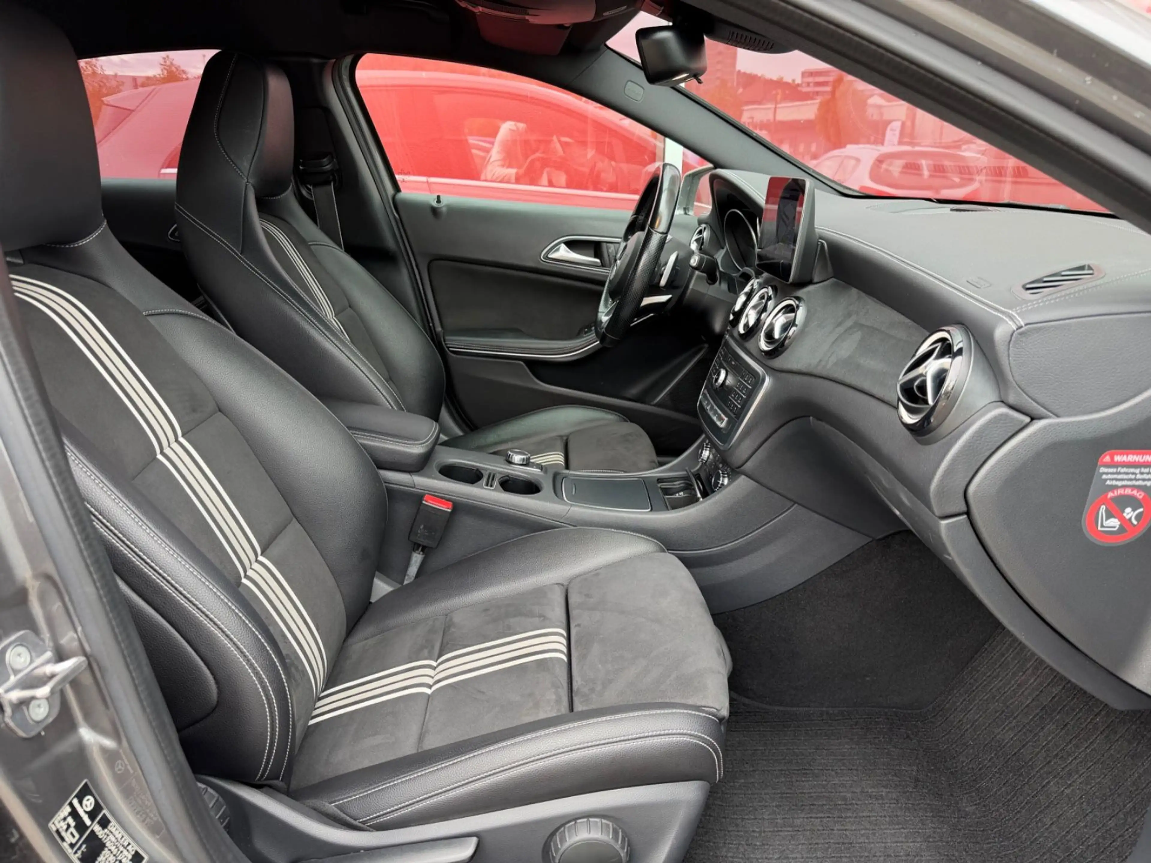Mercedes-Benz A 250 4M AMG LINE EDITION /LED/DISTRONIC/LEDER — photo 9