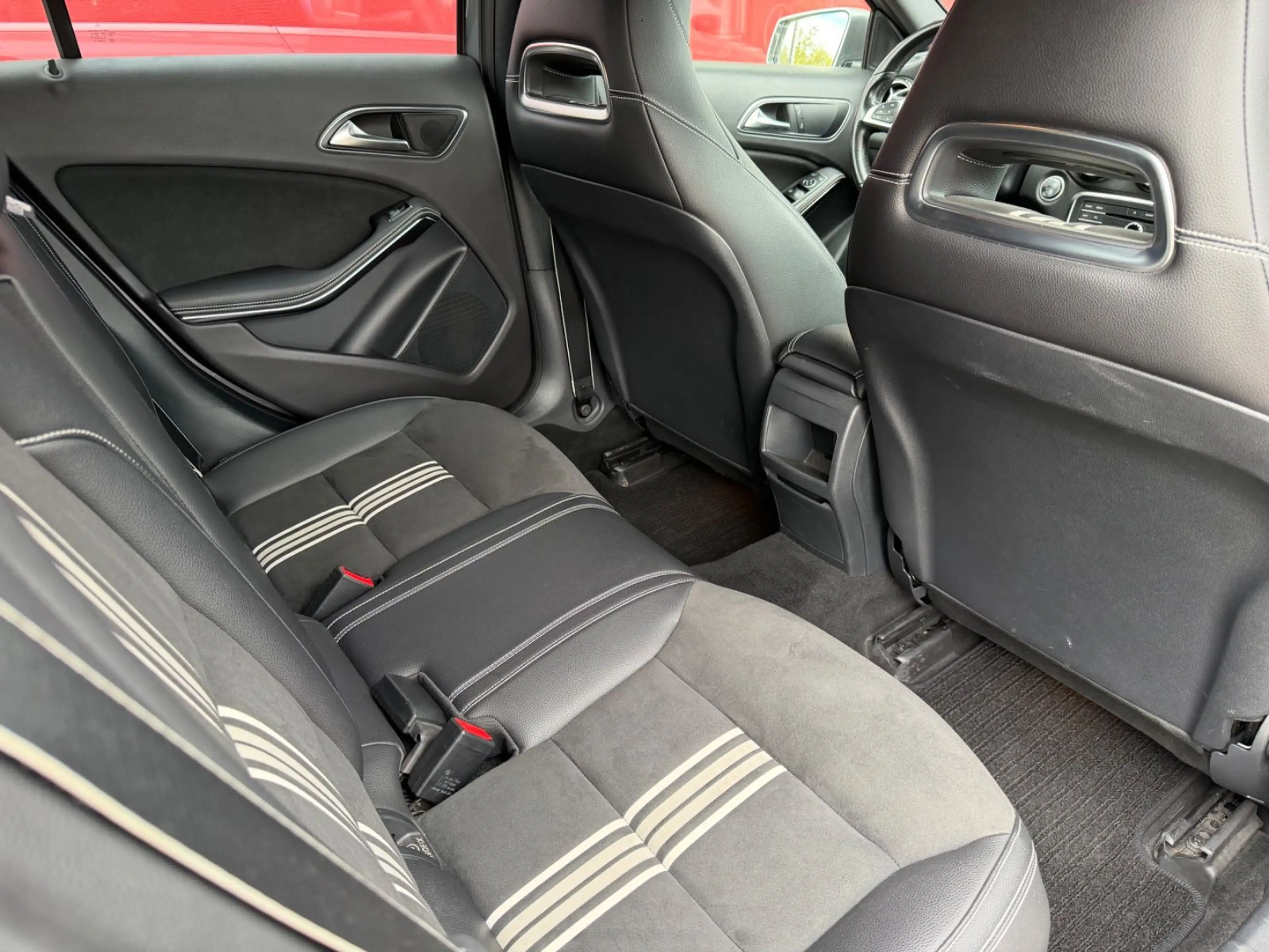 Mercedes-Benz A 250 4M AMG LINE EDITION /LED/DISTRONIC/LEDER — photo 13
