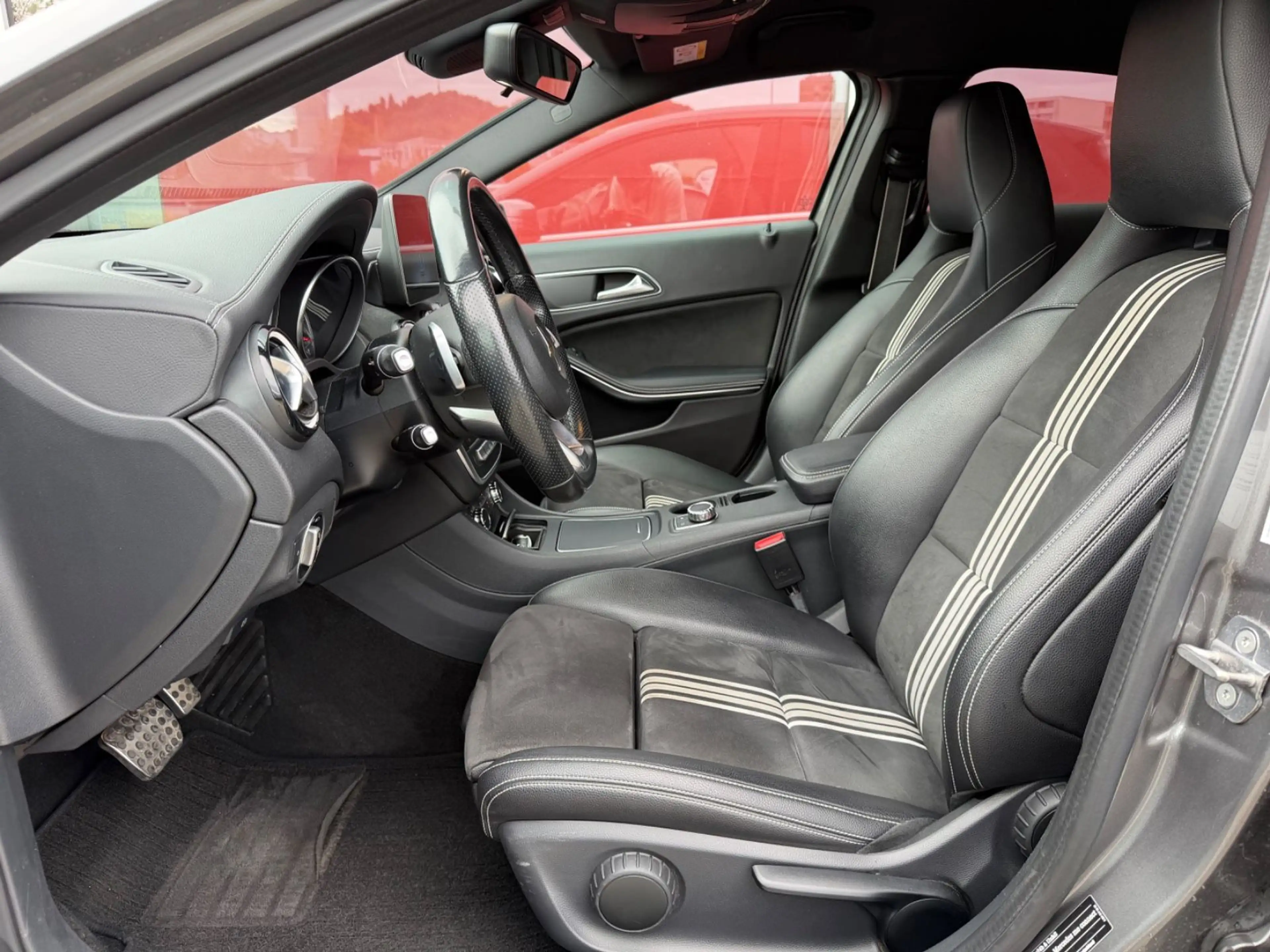 Mercedes-Benz A 250 4M AMG LINE EDITION /LED/DISTRONIC/LEDER — photo 10
