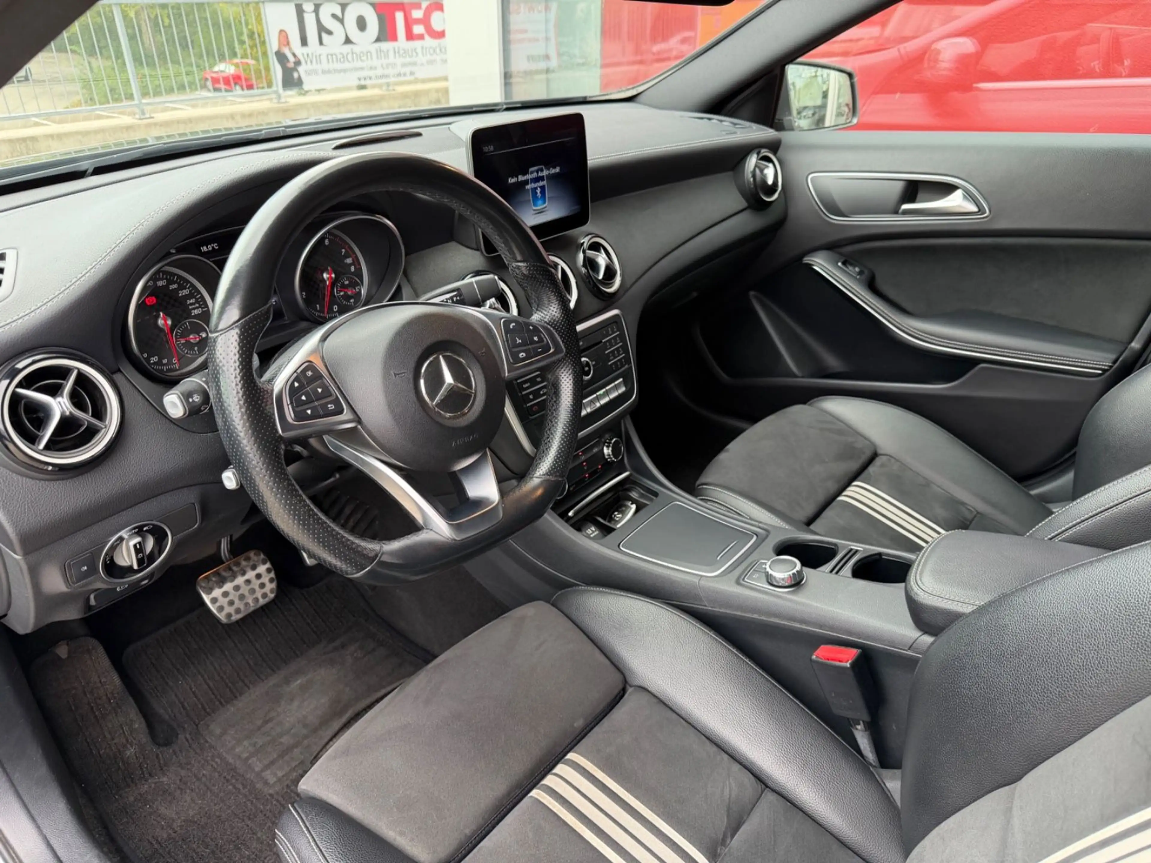 Mercedes-Benz A 250 4M AMG LINE EDITION /LED/DISTRONIC/LEDER — photo 11