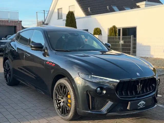 Maserati Levante Trofeo 3.8 V8 Facelift/Carbon/B&W/22'