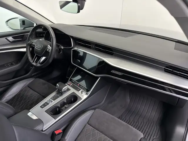 Audi S6 view 13