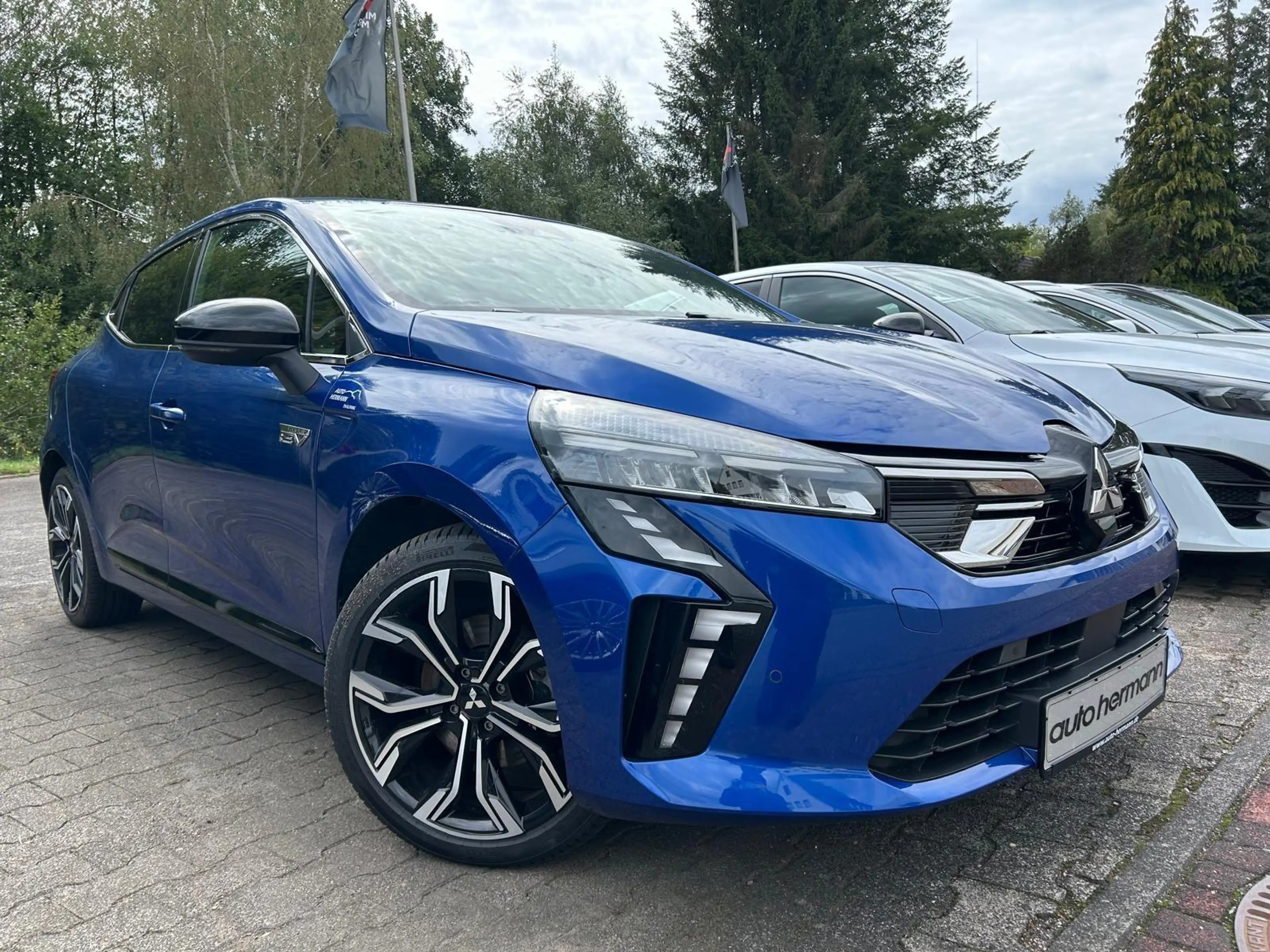 Mitsubishi Colt Intro Edition Hybrid — photo 2