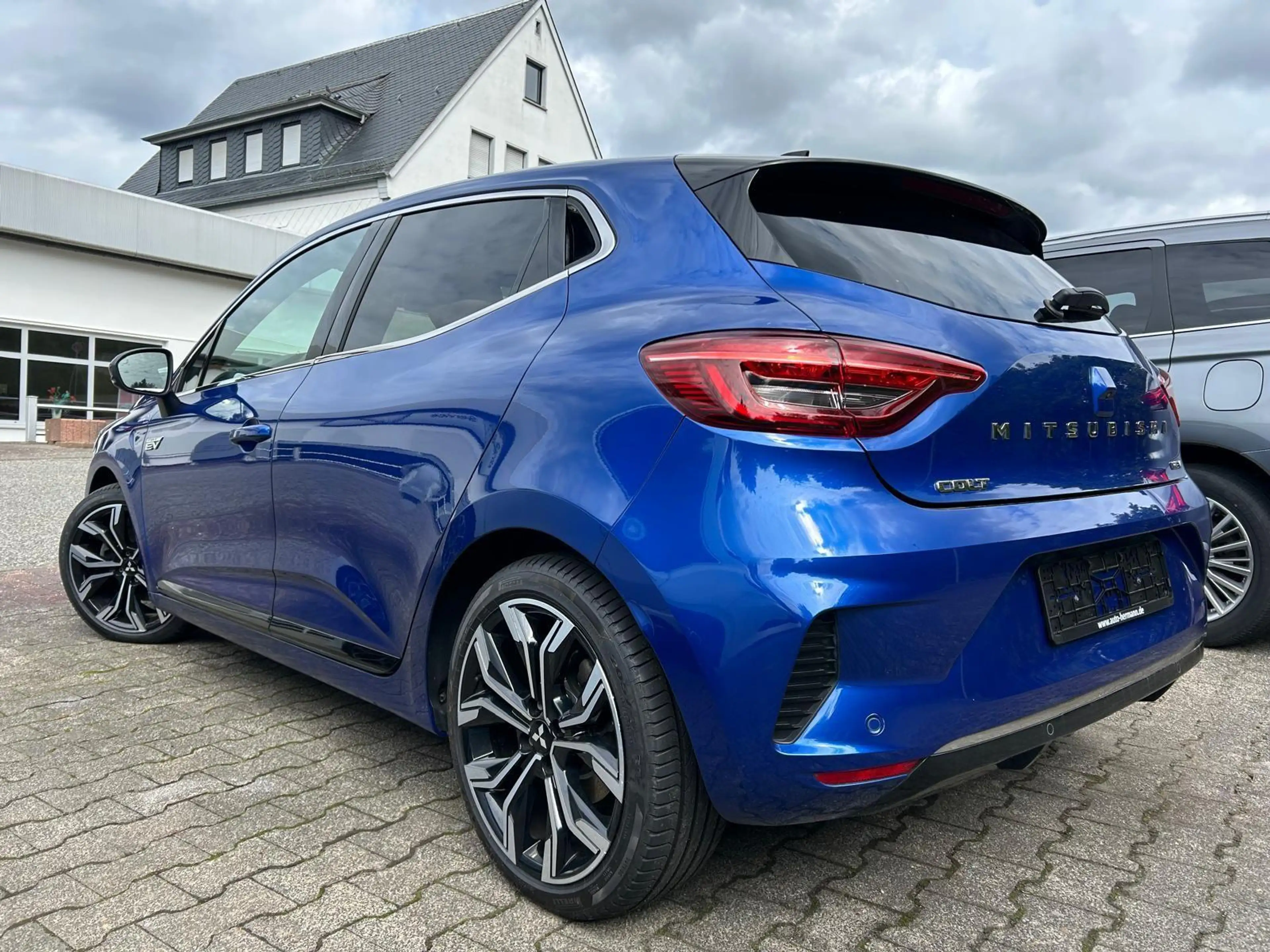 Mitsubishi Colt Intro Edition Hybrid — photo 4