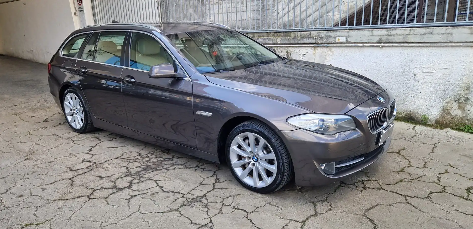 BMW 525 525d Touring xdrive Futura auto Nero - 1