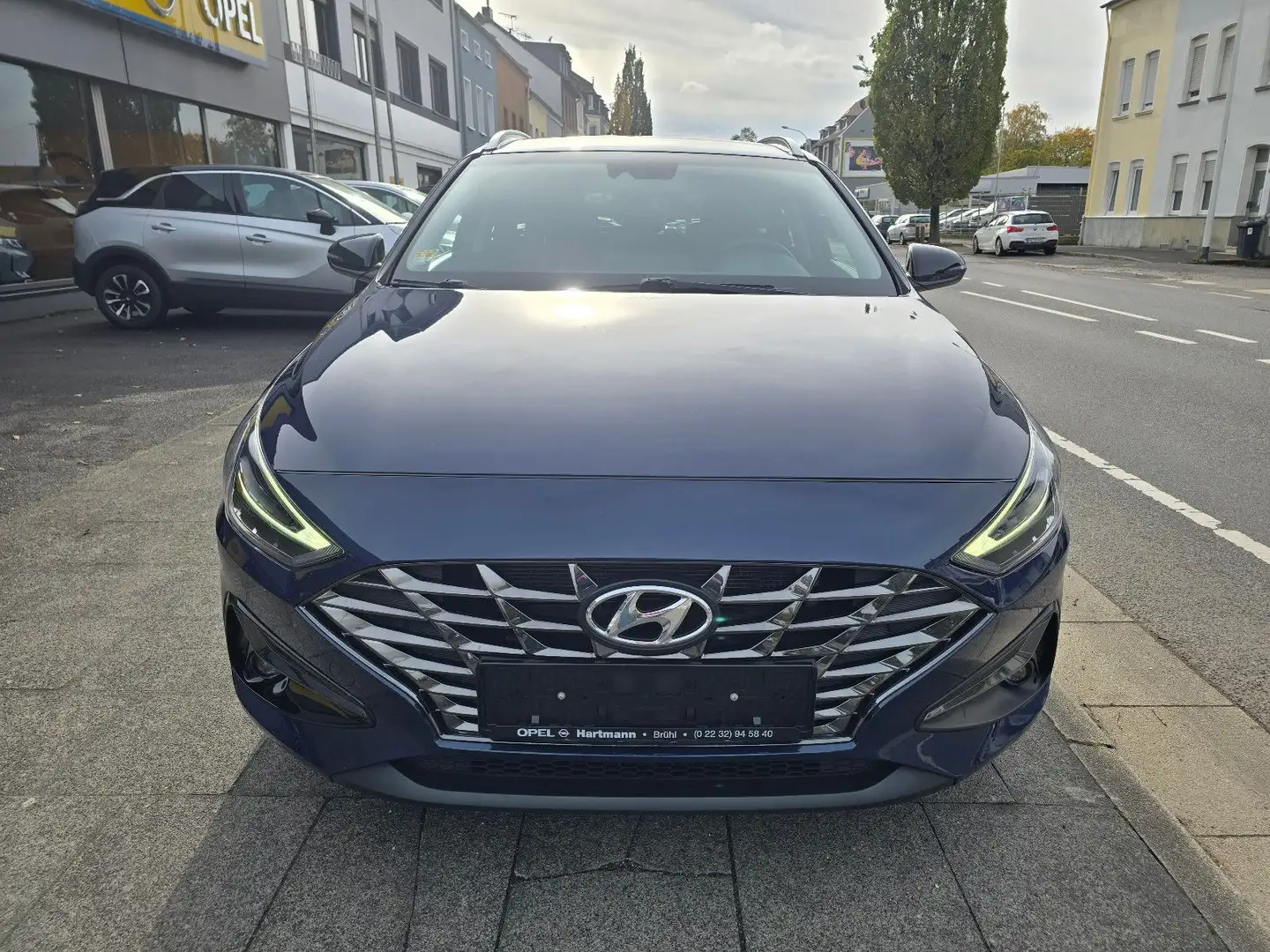 Hyundai i30 cw Intro Edition AUTOMATIK + 2 J. GARANTIE+ Blau - 2