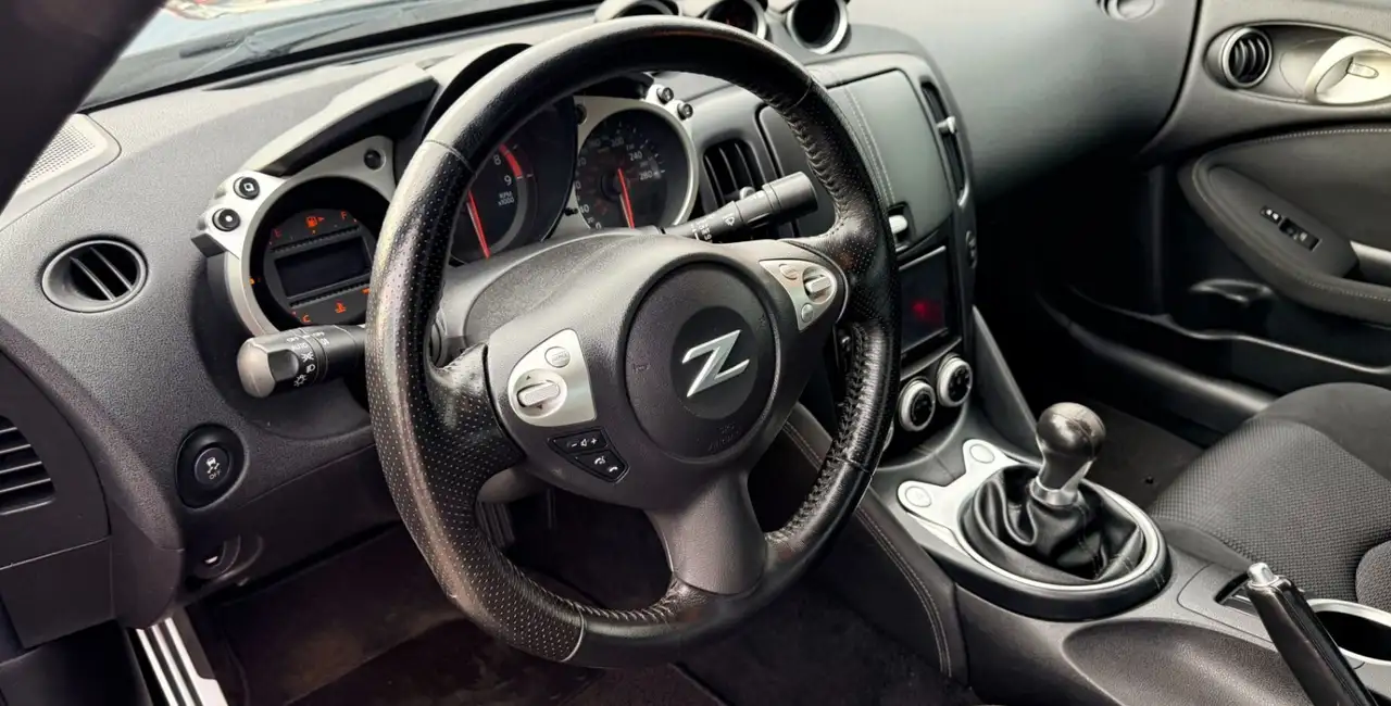 Nissan 370Z снимка Nissan 370Z