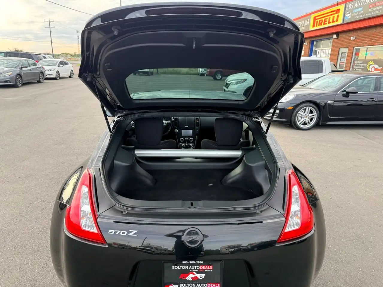 Nissan 370Z снимка Nissan 370Z