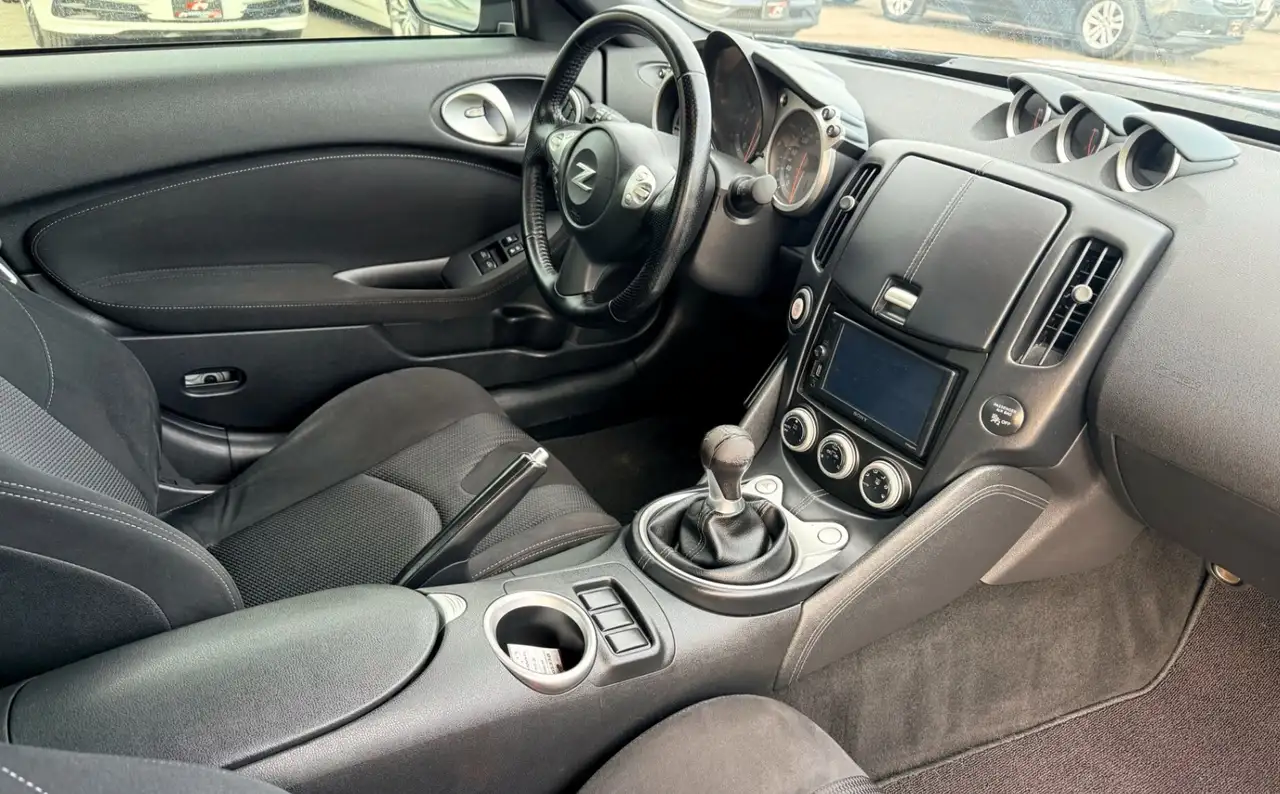 Nissan 370Z снимка Nissan 370Z