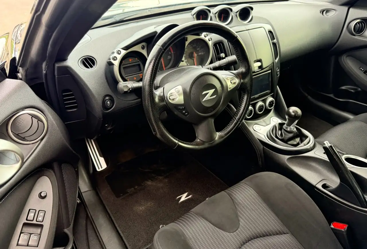 Nissan 370Z снимка Nissan 370Z