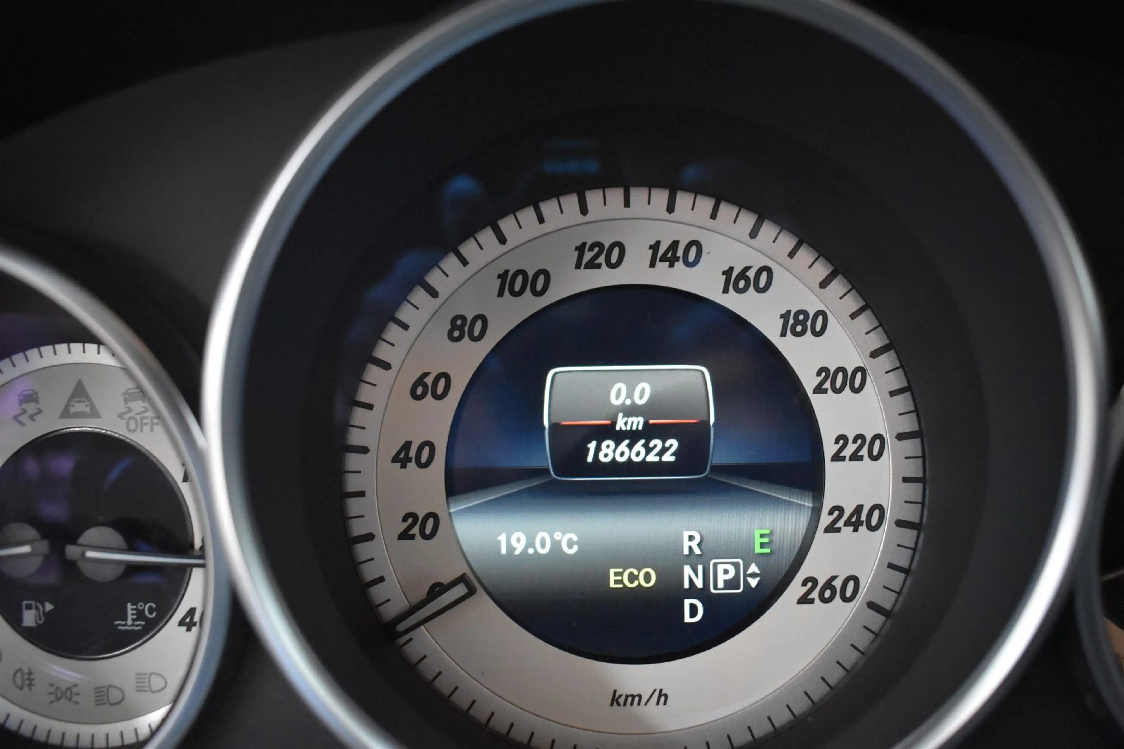 Mercedes-Benz E 200 T AVANTGARDE AUTOMATIK — photo 14