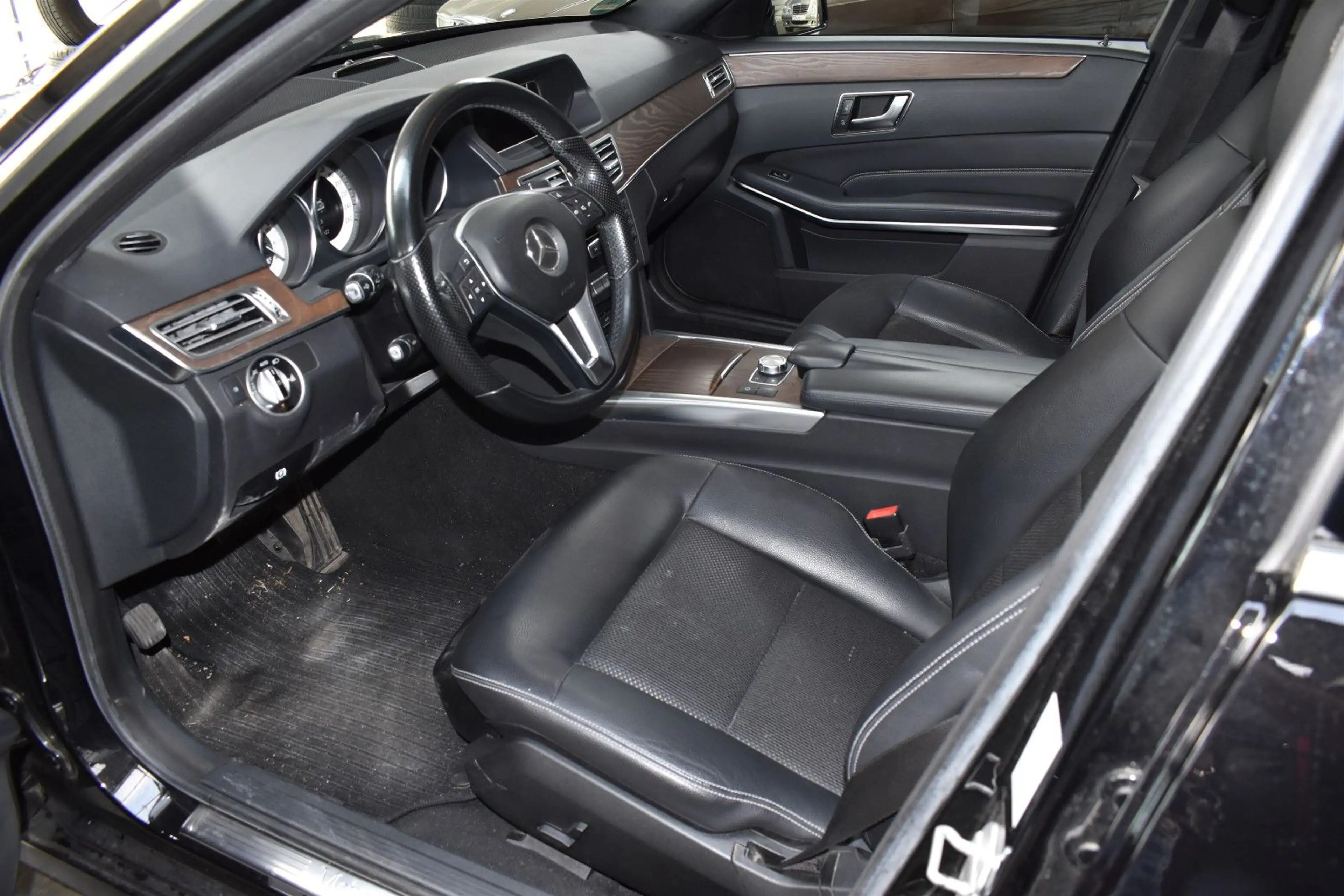 Mercedes-Benz E 200 T AVANTGARDE AUTOMATIK — photo 8