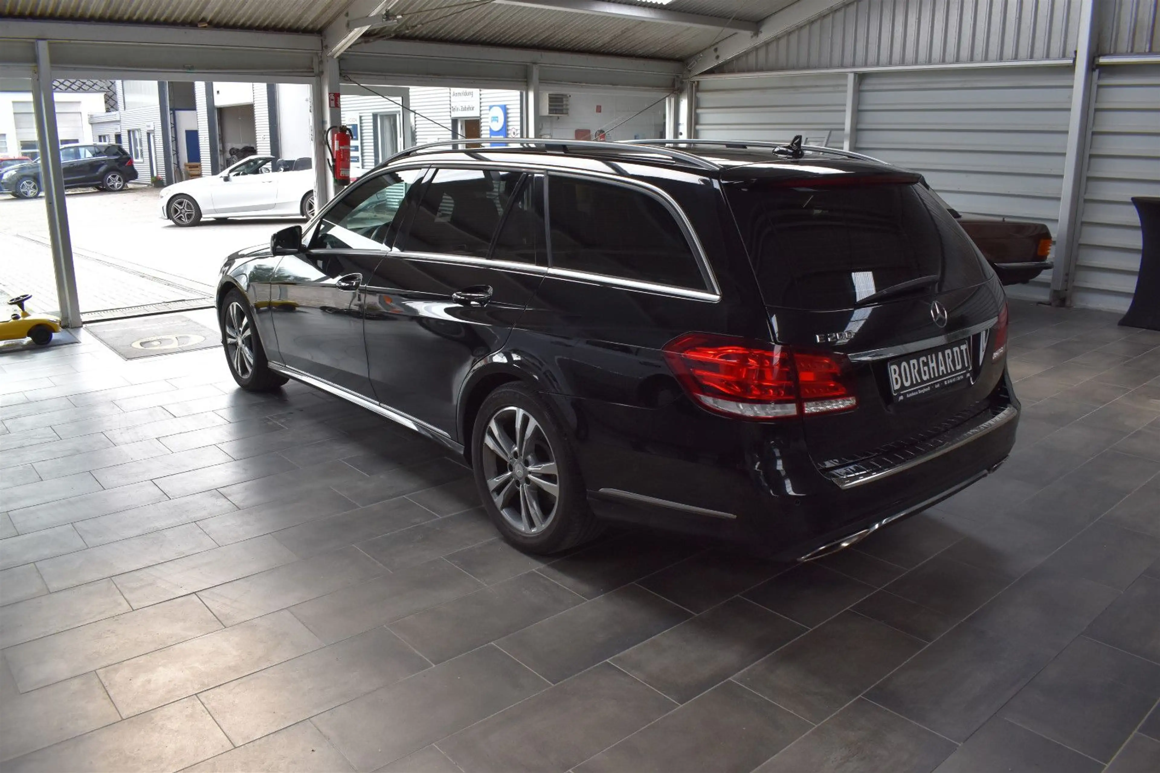 Mercedes-Benz E 200 T AVANTGARDE AUTOMATIK — photo 5