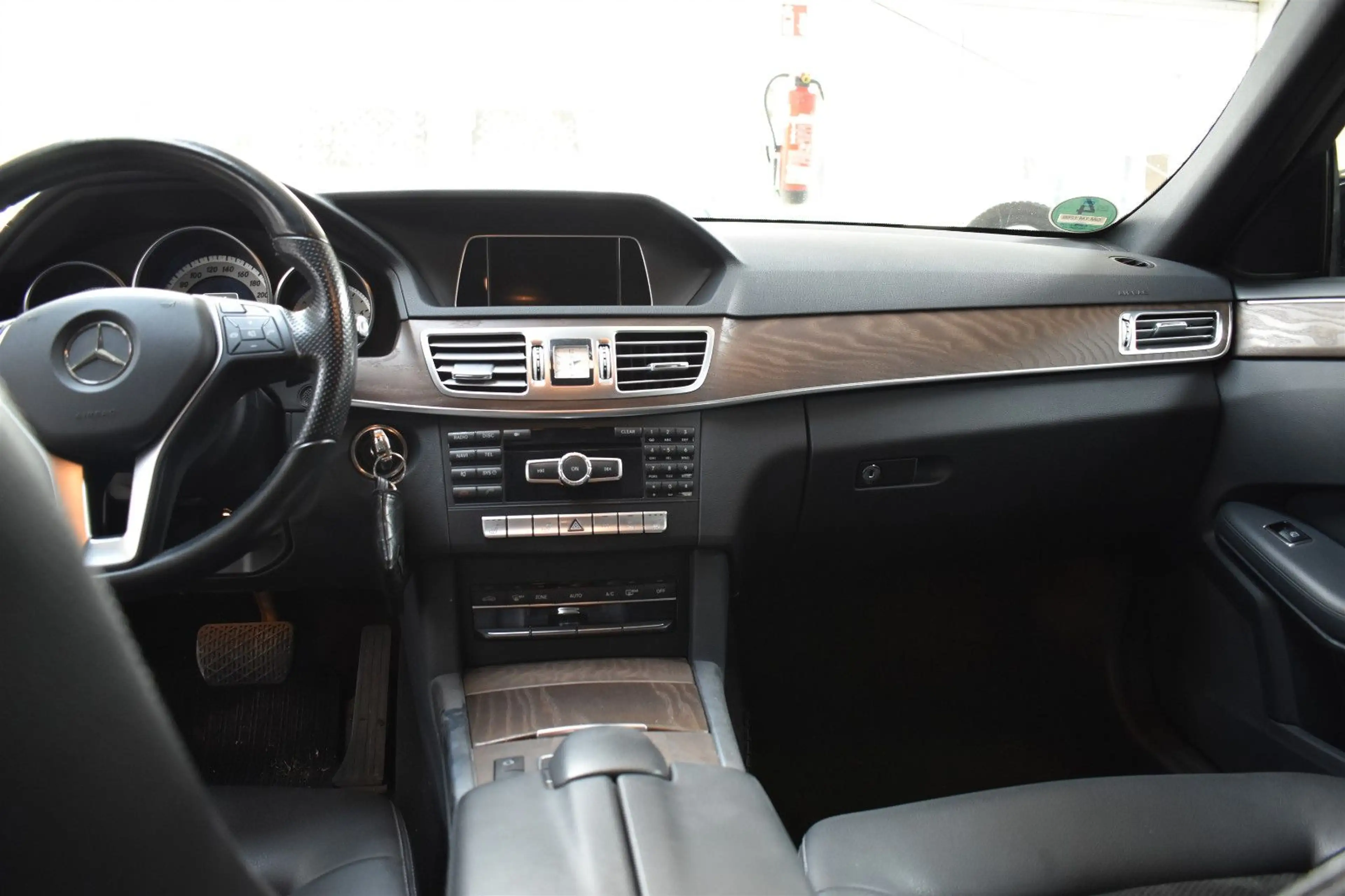 Mercedes-Benz E 200 T AVANTGARDE AUTOMATIK — photo 10