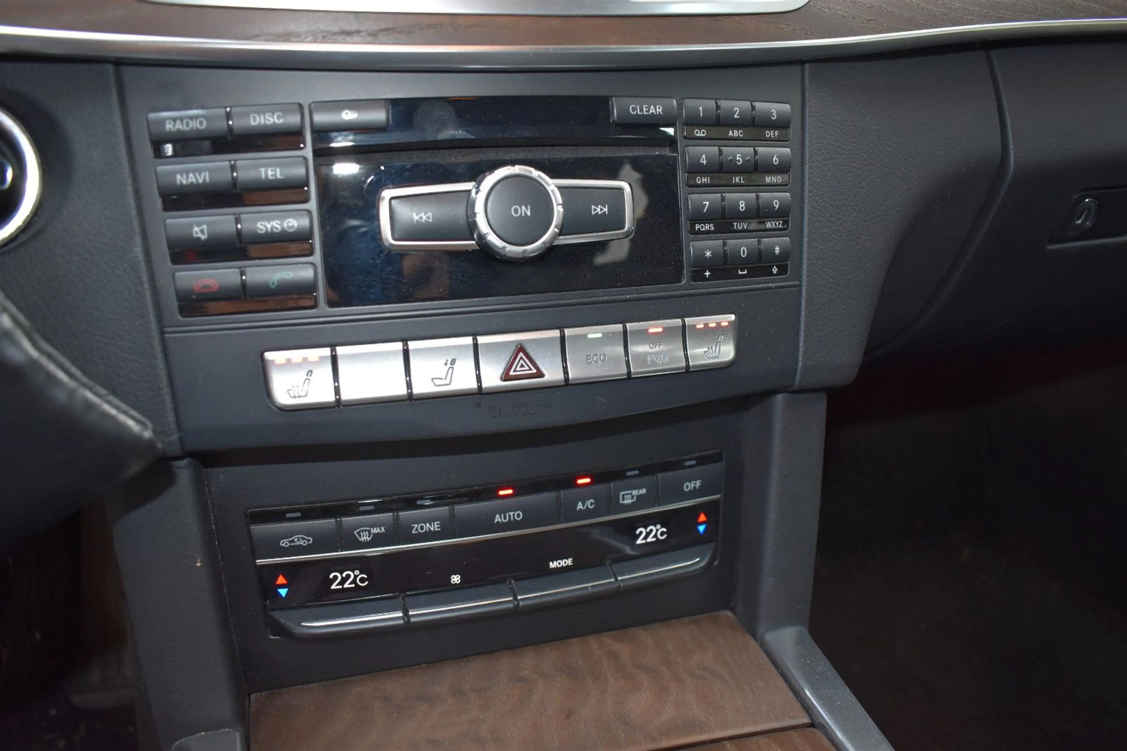 Mercedes-Benz E 200 T AVANTGARDE AUTOMATIK — photo 12