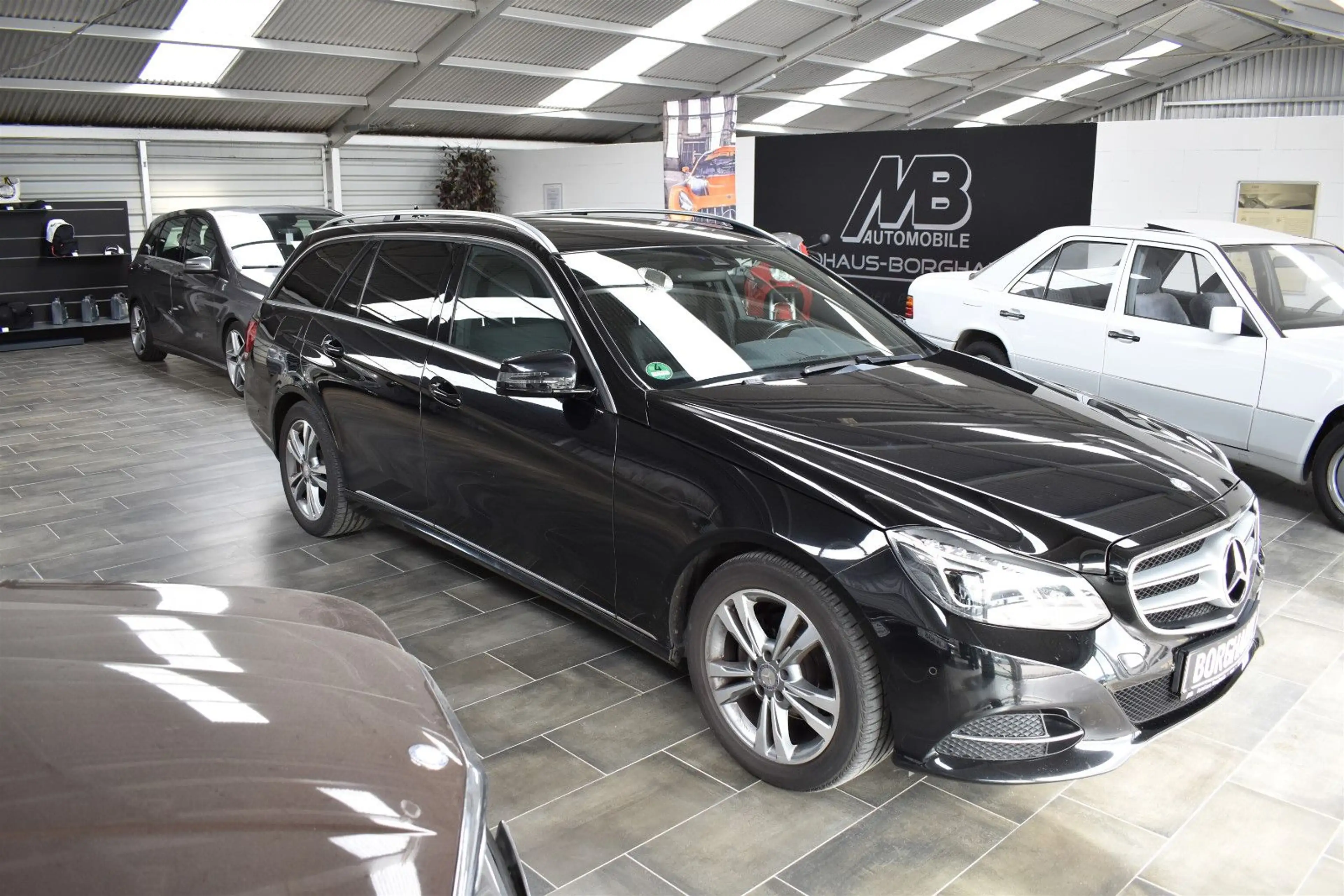 Mercedes-Benz E 200 T AVANTGARDE AUTOMATIK — photo 3