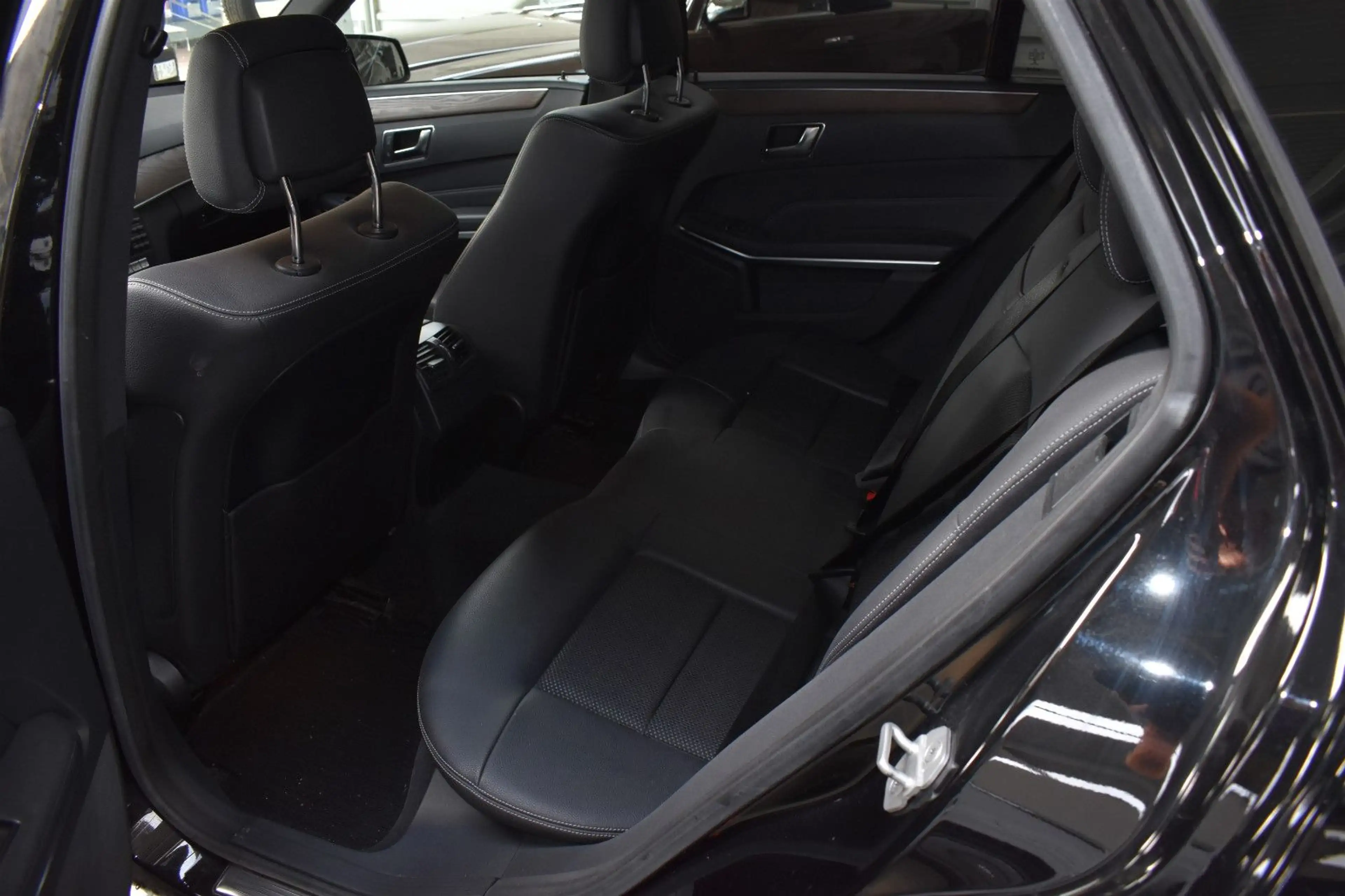 Mercedes-Benz E 200 T AVANTGARDE AUTOMATIK — photo 9