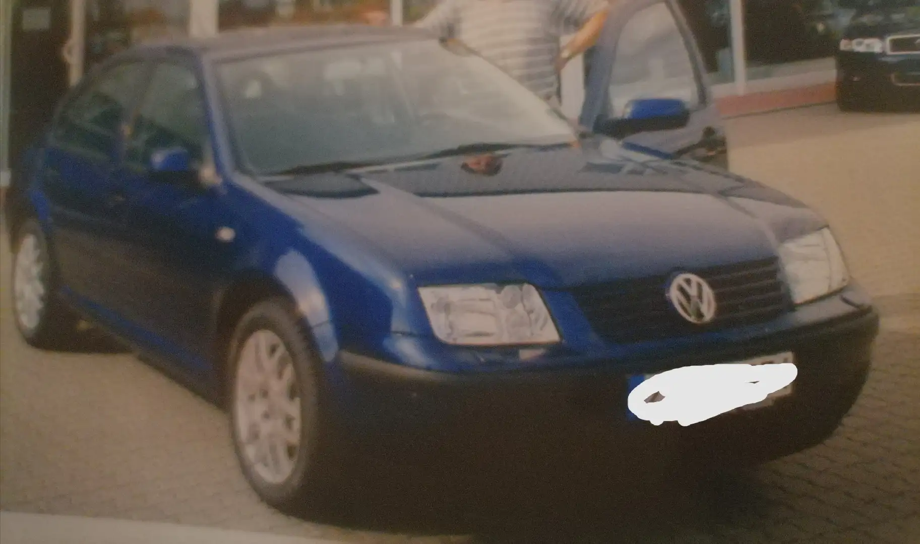 Volkswagen Bora 1.6 Edition Blau - 1