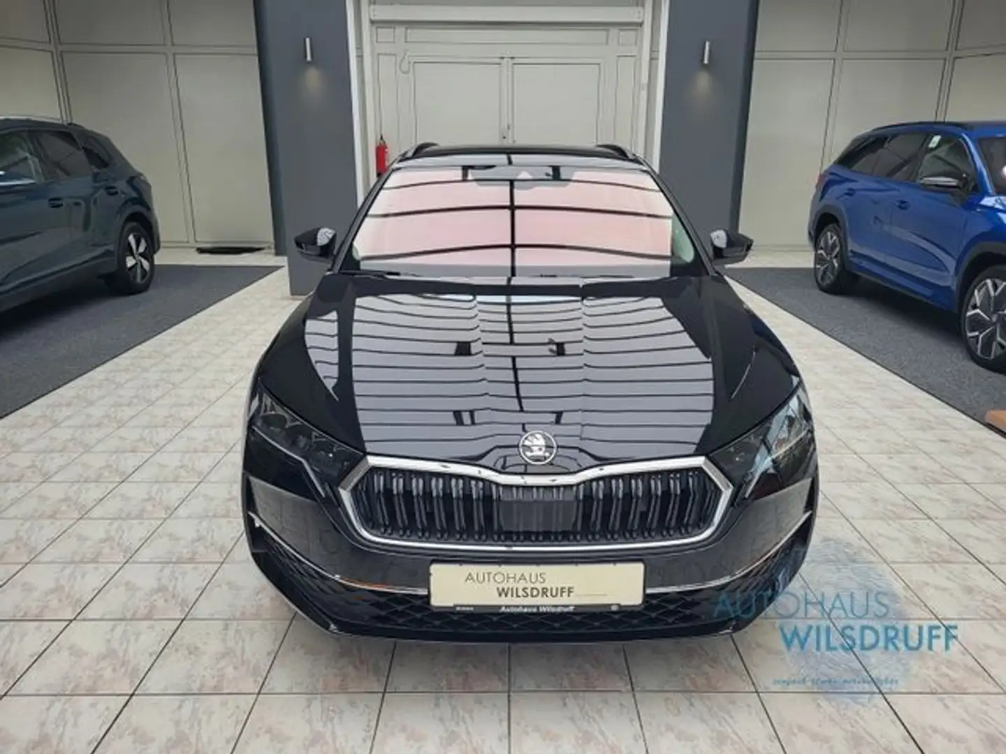 Skoda Octavia Combi 2.0 TDI Selection RFK ACC LANE Schwarz - 2