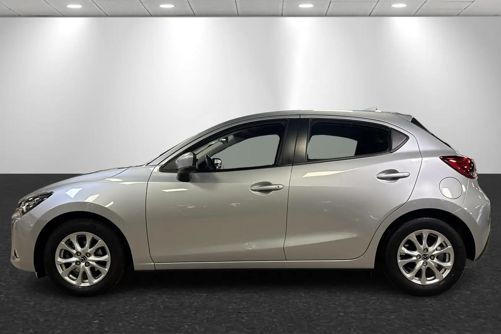 Mazda 2 1.5 Skyactiv-G Dynamic Trekhaak, Carplay Gris - 2