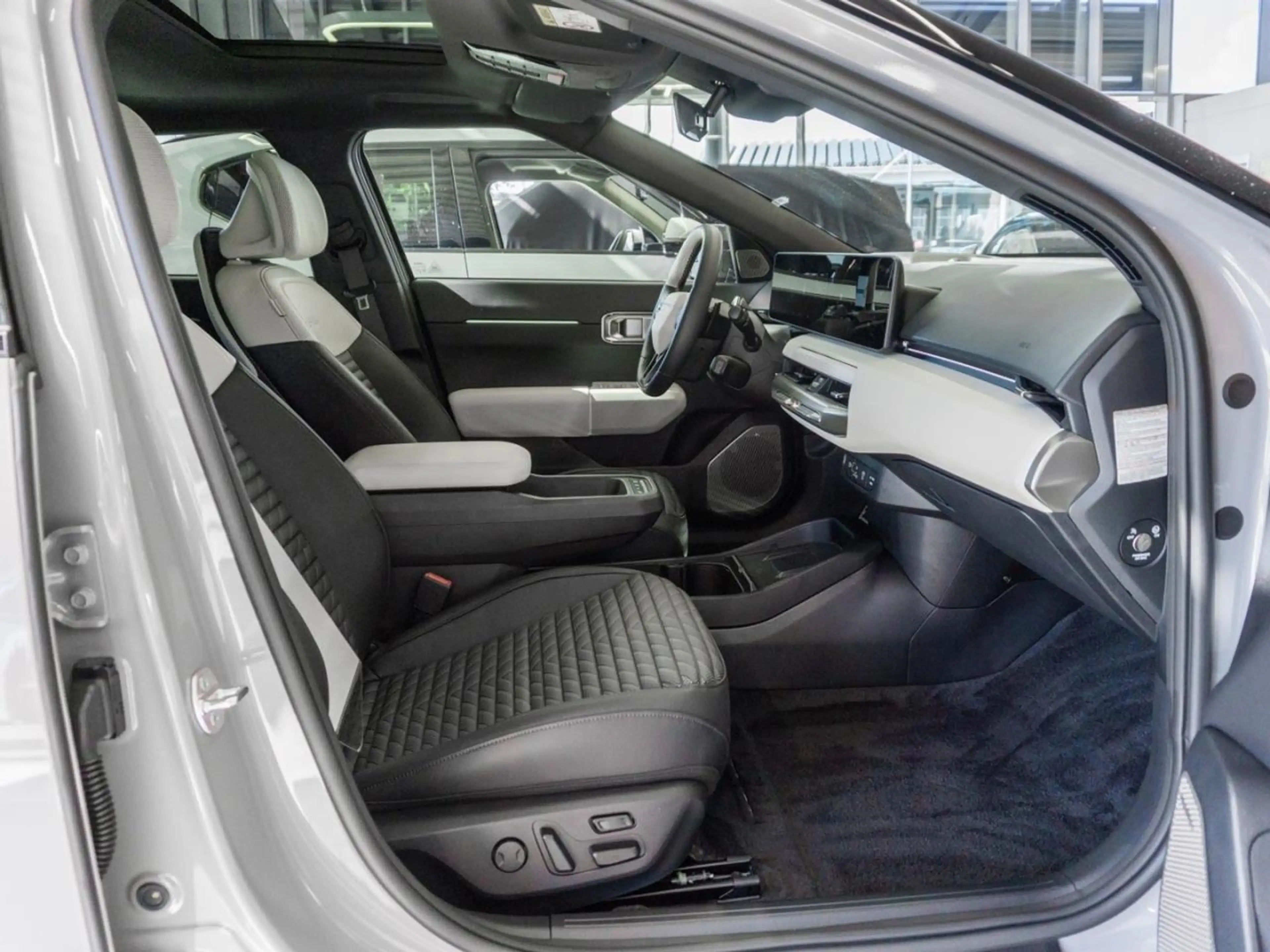 Kia EV4 81 kWh GT-Line HeadUp ACC Harman/Kardon 360° — photo 8