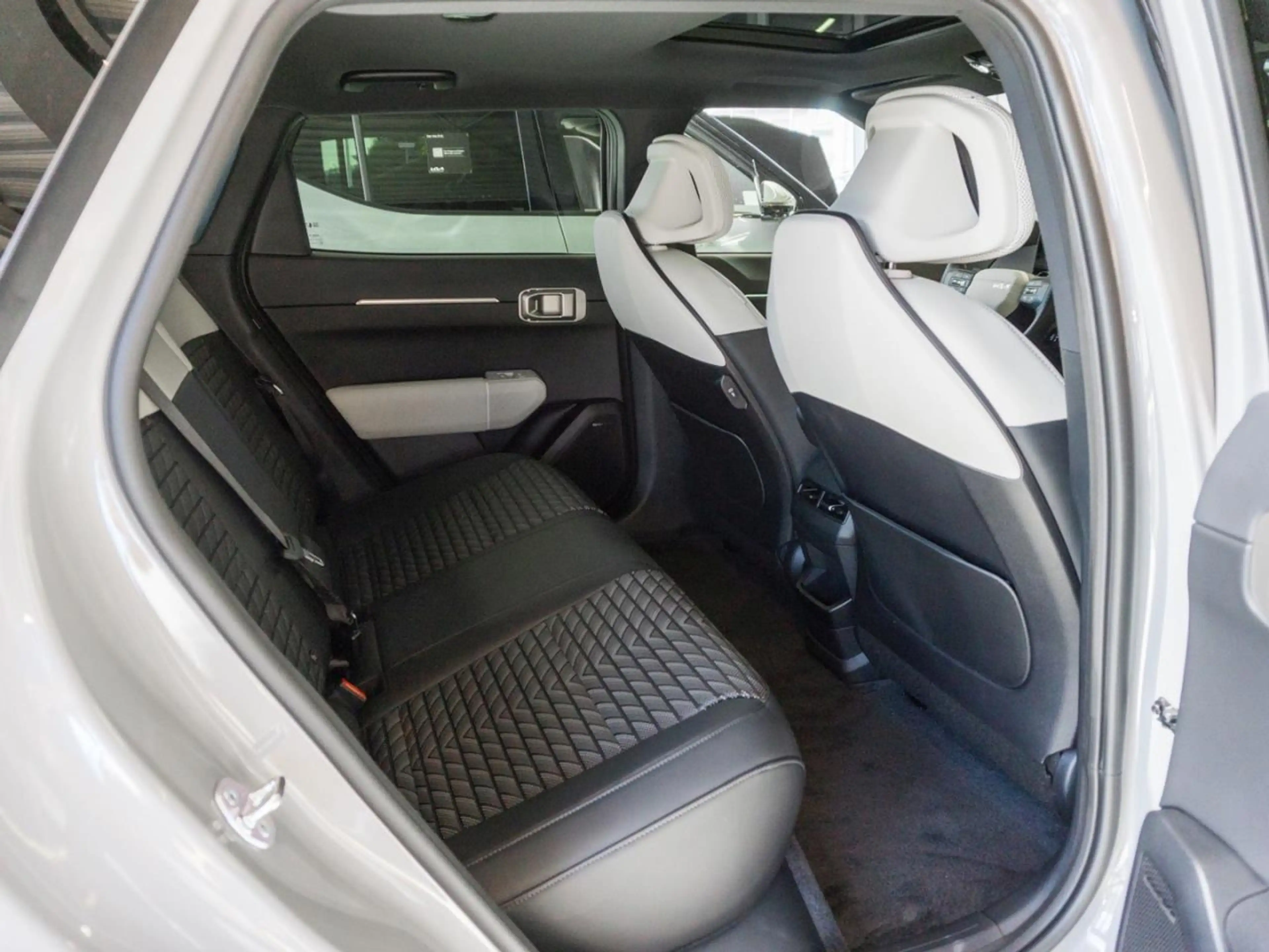 Kia EV4 81 kWh GT-Line HeadUp ACC Harman/Kardon 360° — photo 11