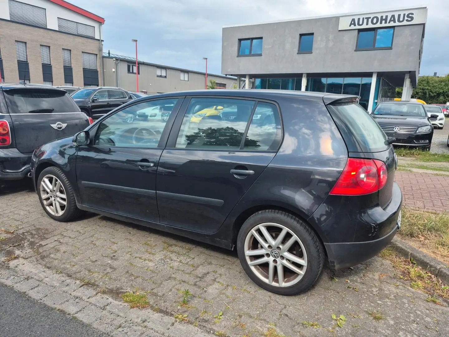 Volkswagen Golf V Lim. Comfortline 1.6 Benzin Navi Schwarz - 2