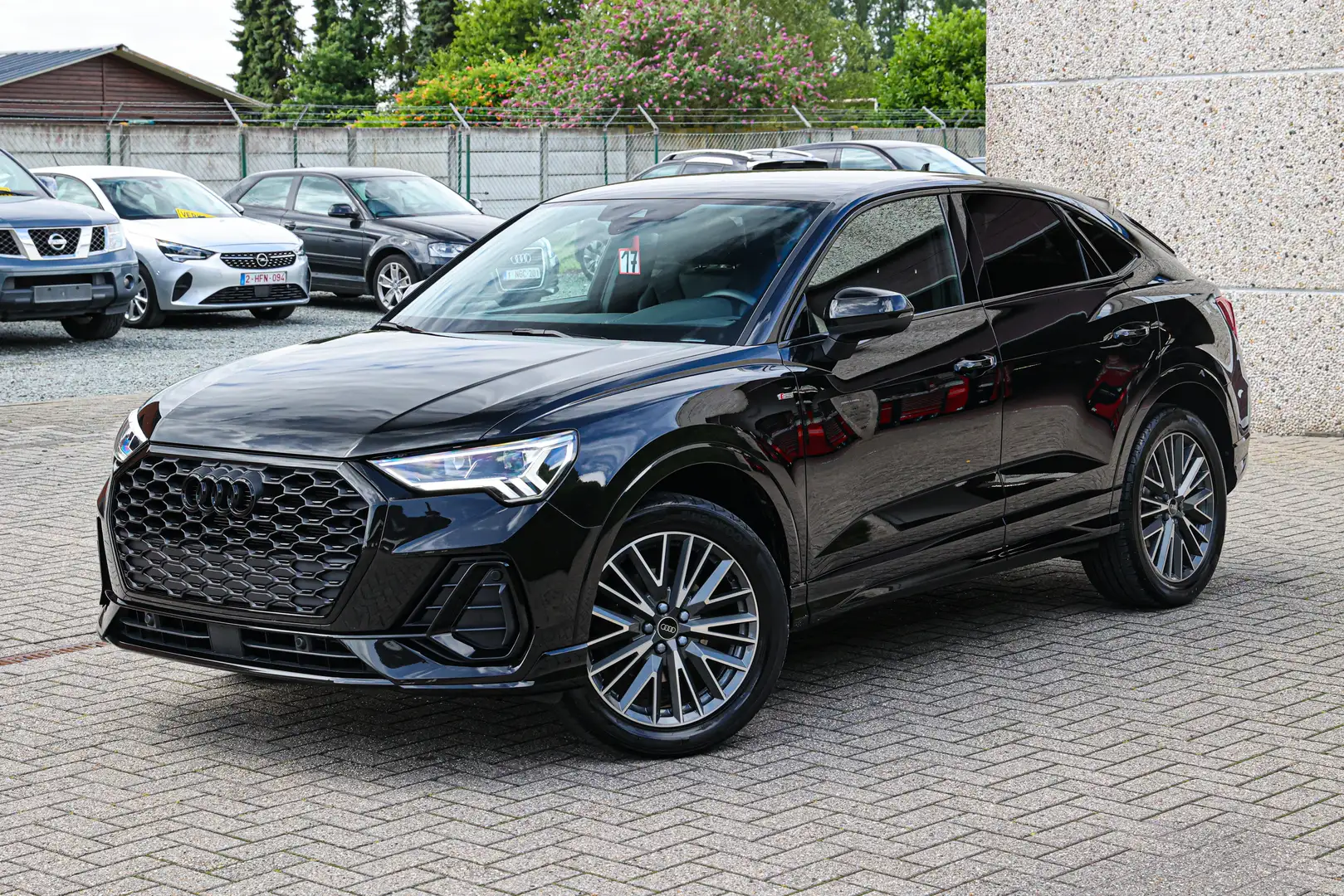 Audi Q3 S-LINE*BLACK-EDETION*CAMERA*ALCANTARA*ZETELVERWARM Zwart - 1