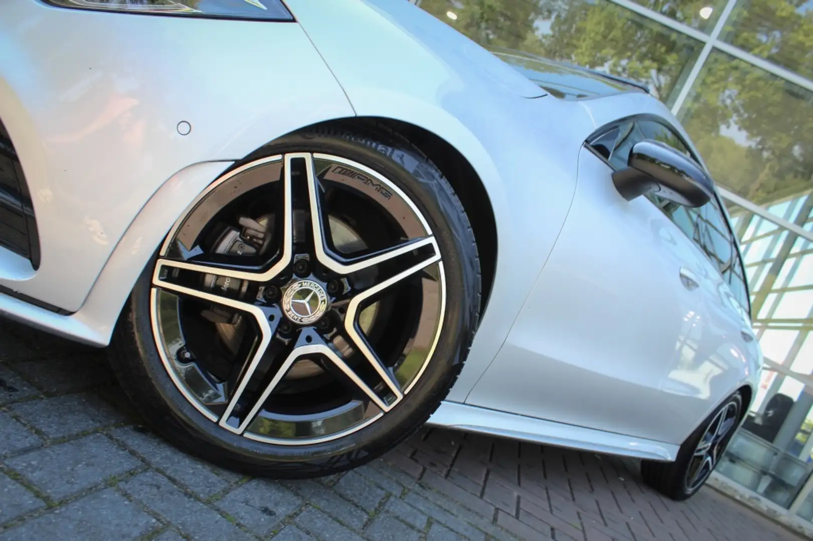 Mercedes-Benz CLA 180 Shooting Brake AMG | Pano | Sfeerverlichting | Grijs - 2