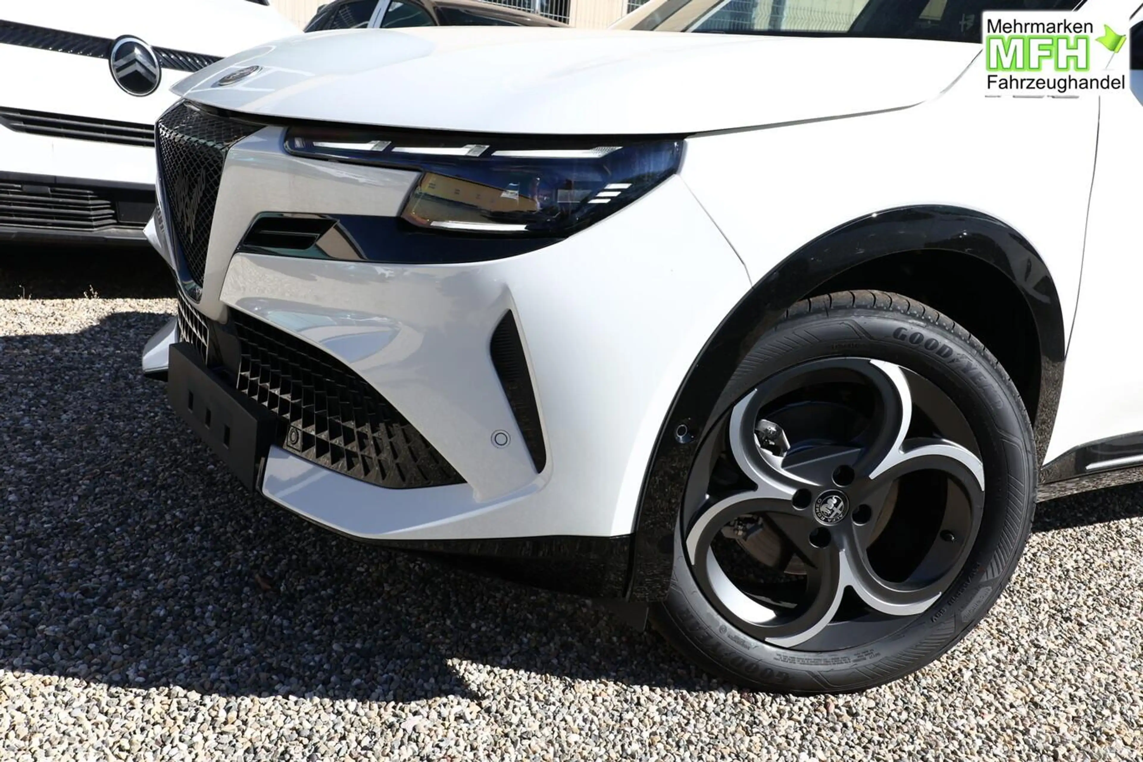 Alfa Romeo Junior SPORT SPECIALE Ibrida Q4 TechP 18"LM Navi 100 k... — photo 4